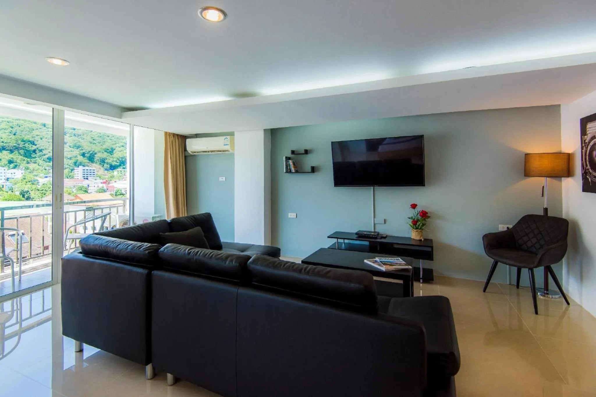 TV and multimedia in Hallo Patong Hotel