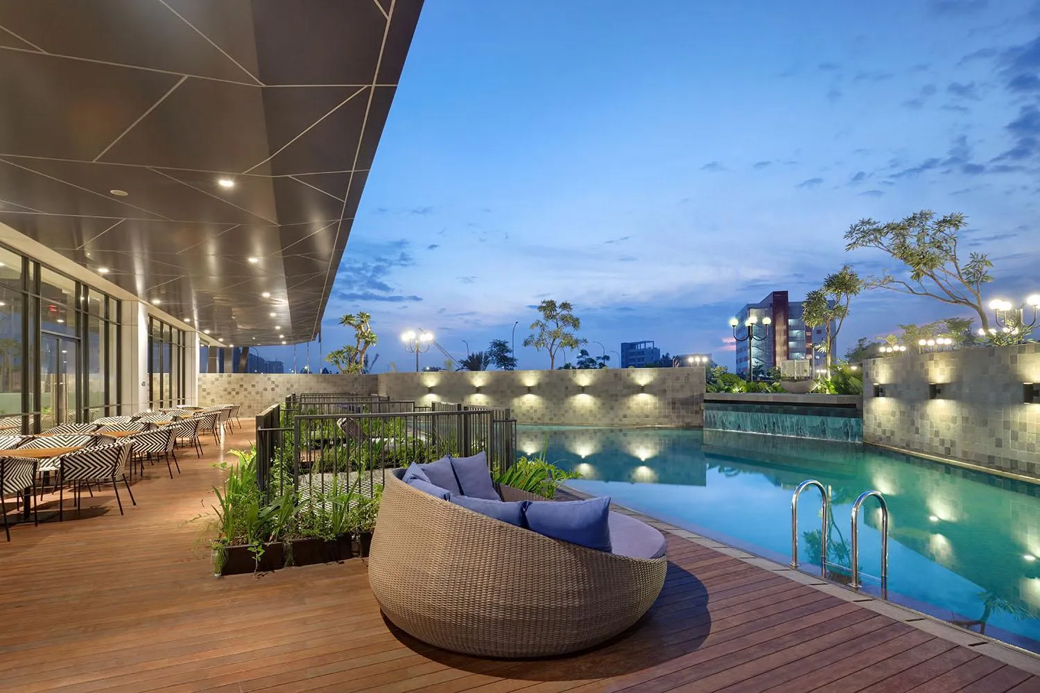 Swimming pool in THE 1O1 Jakarta Airport CBC
