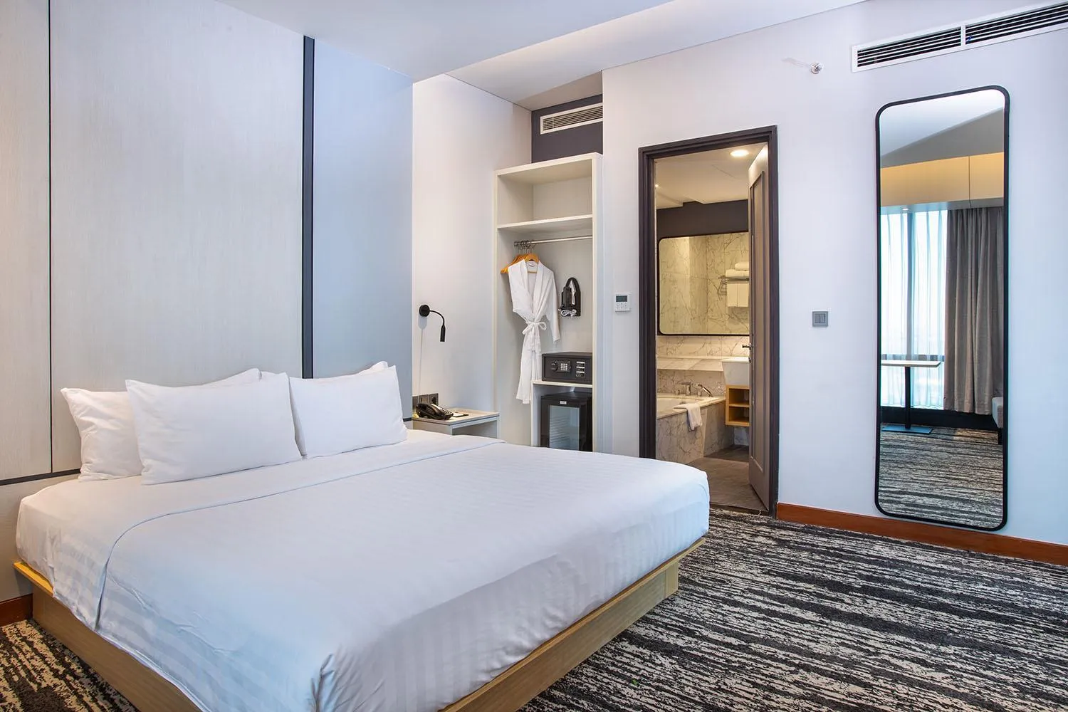 Bedroom, Bed in THE 1O1 Jakarta Airport CBC