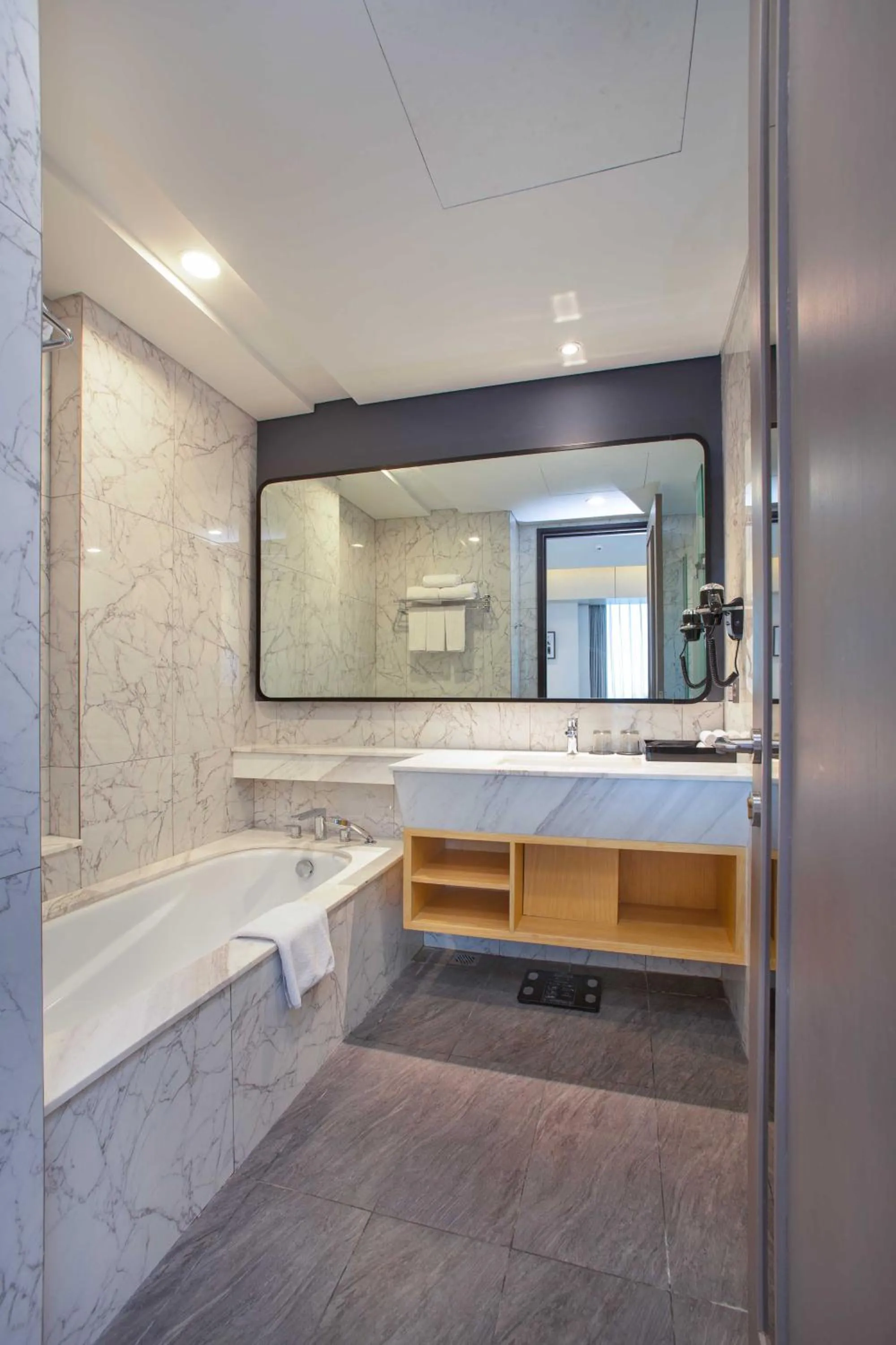 Bathroom in THE 1O1 Jakarta Airport CBC