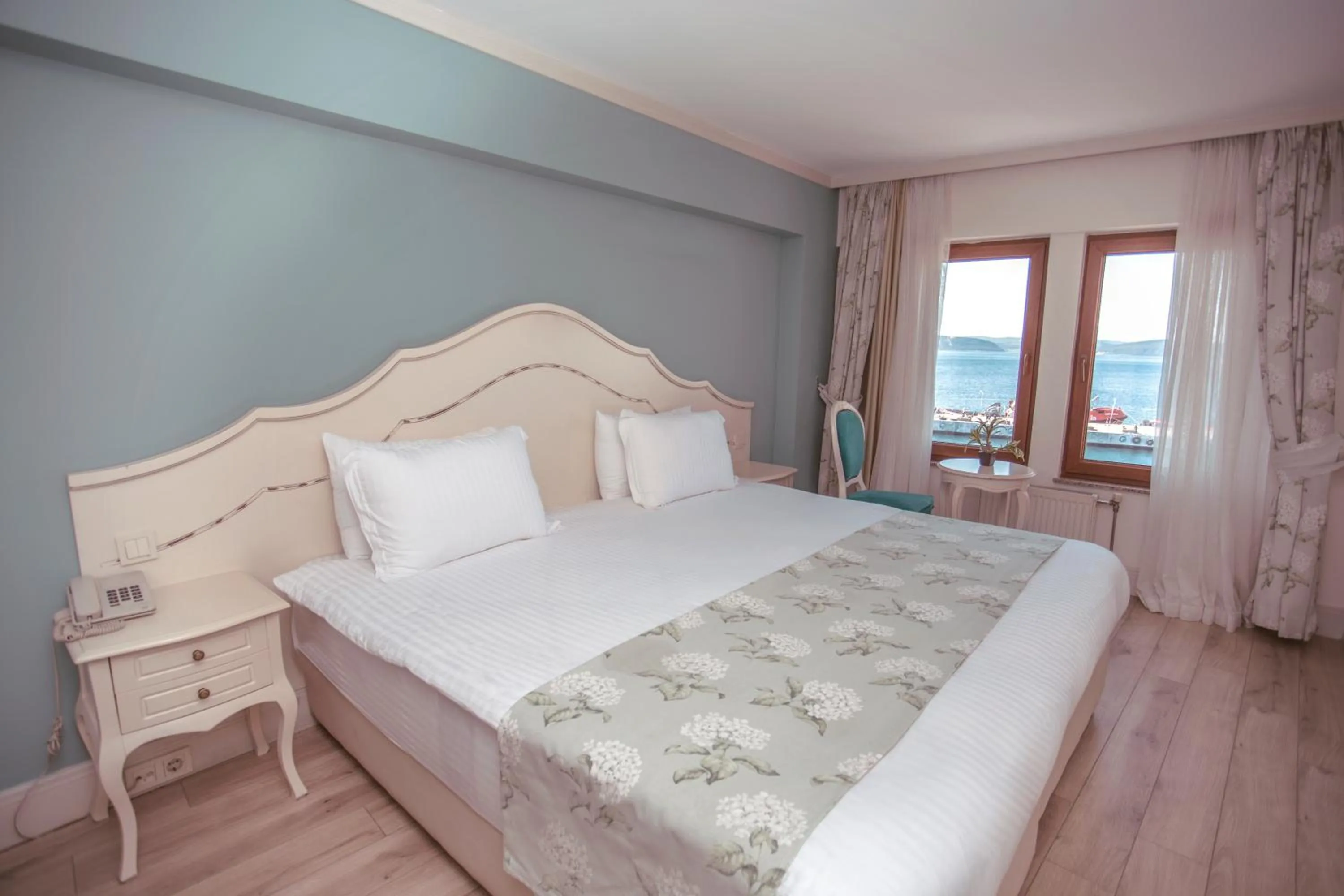 Photo of the whole room in Hotel Limani