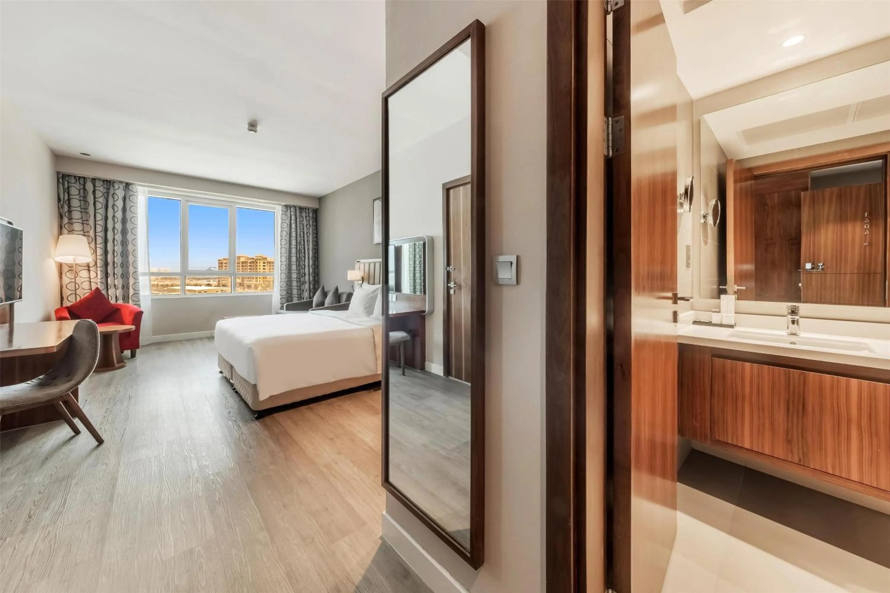 Bedroom, Bed in Radisson Resort Ras Al Khaimah Marjan Island