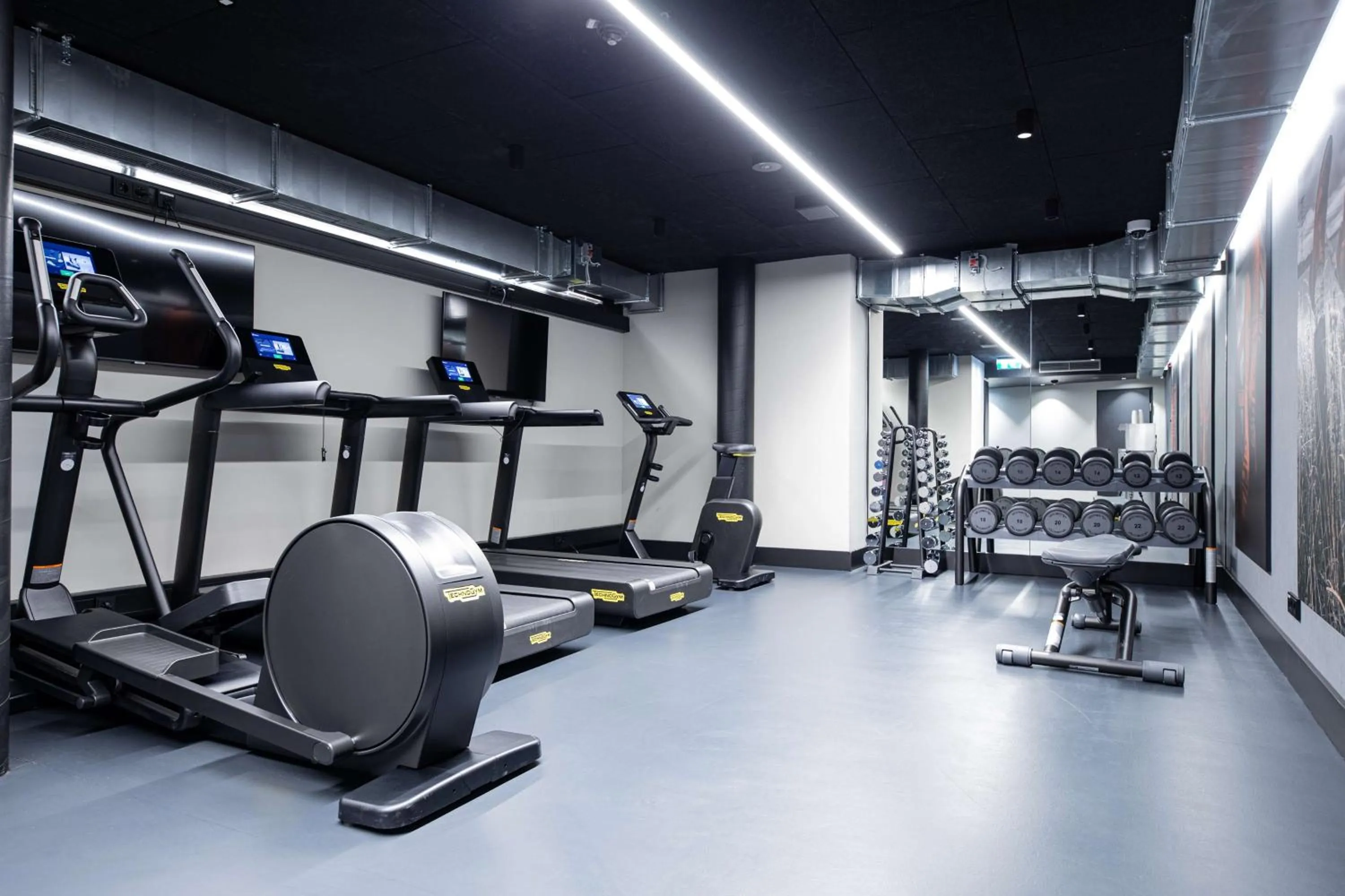 Fitness centre/facilities in Radisson RED Hotel, Vienna