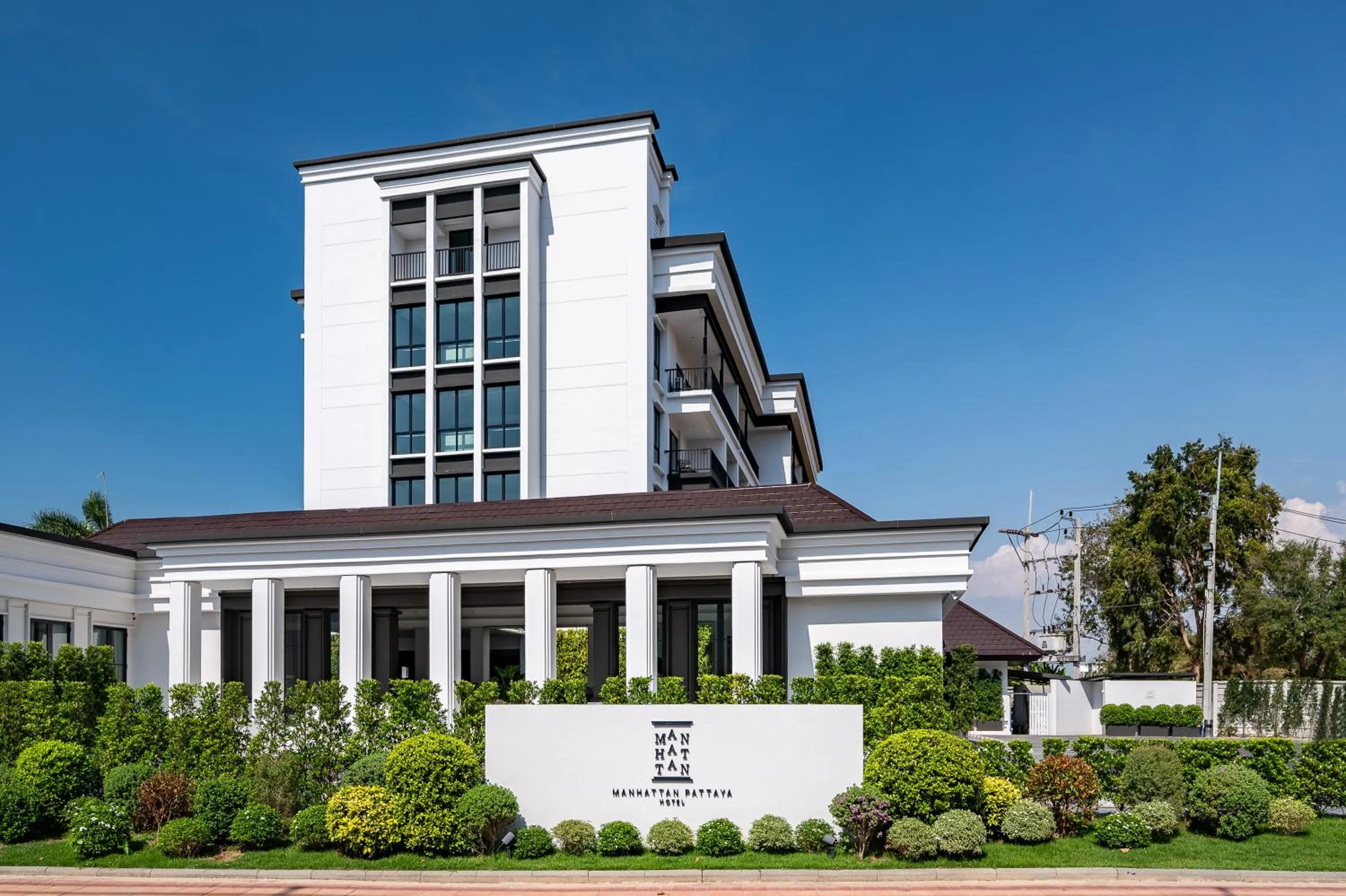 Property building in Manhattan Pattaya Hotel - SHA Extra Plus