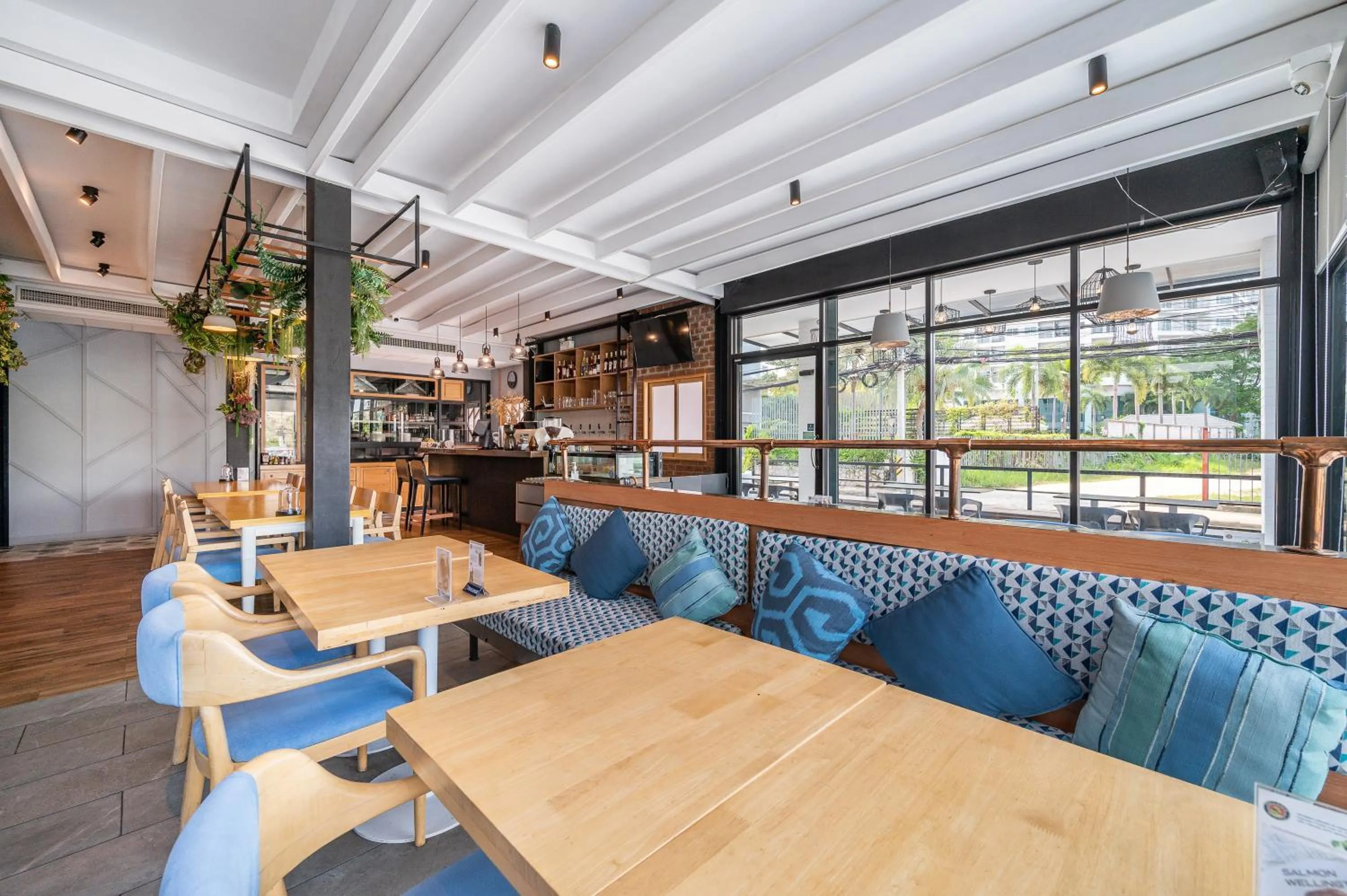 Restaurant/places to eat in Manhattan Pattaya Hotel - SHA Extra Plus