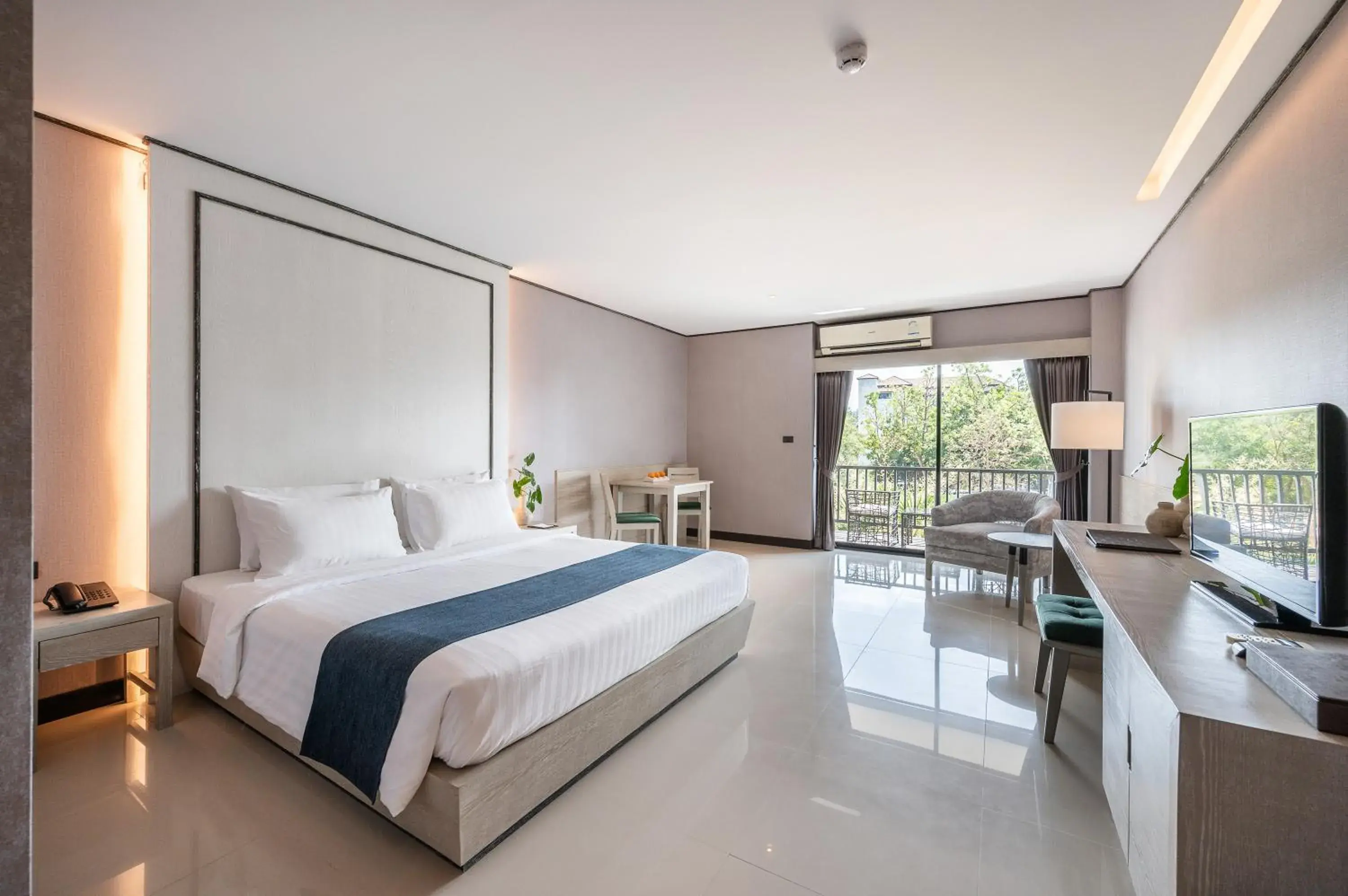 Deluxe Double or Twin Room in Manhattan Pattaya Hotel - SHA Extra Plus Deluxe Double or Twin Room in Manhattan Pattaya Hotel - SHA Extra Plus