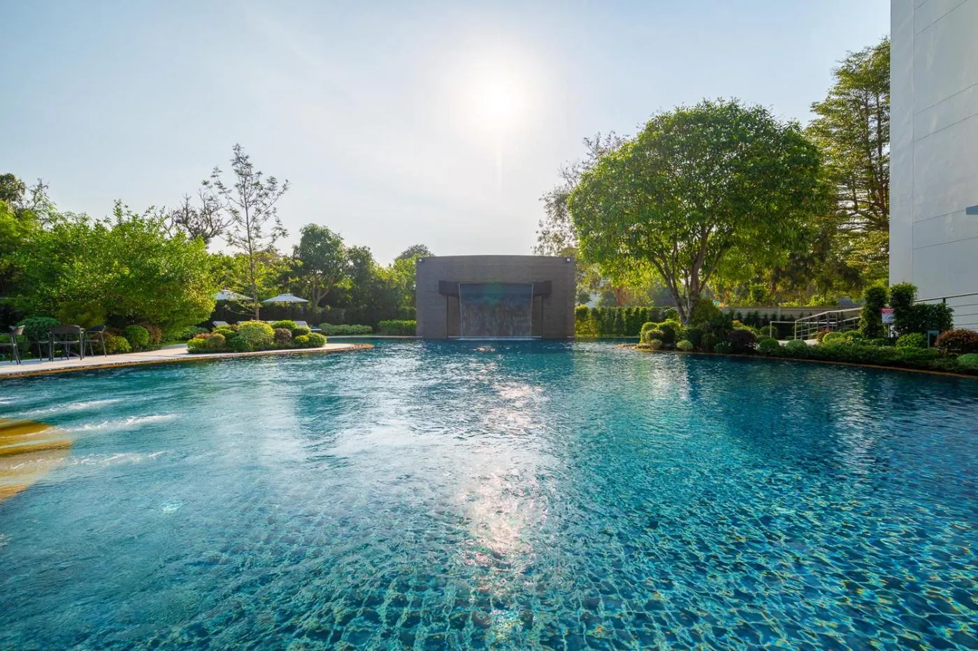 Swimming pool in Manhattan Pattaya Hotel - SHA Extra Plus