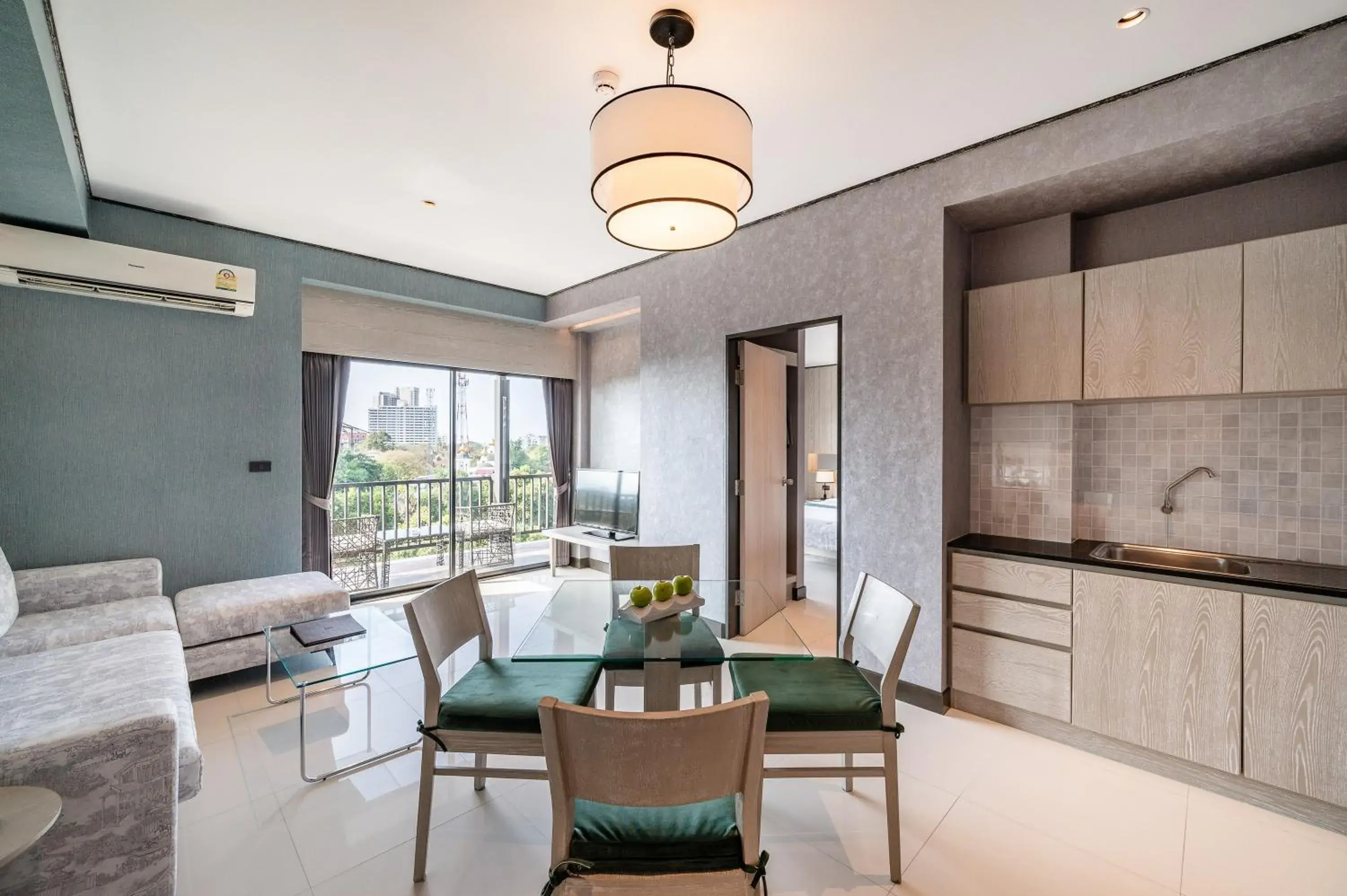 One-Bedroom Suite in Manhattan Pattaya Hotel - SHA Extra Plus One-Bedroom Suite in Manhattan Pattaya Hotel - SHA Extra Plus