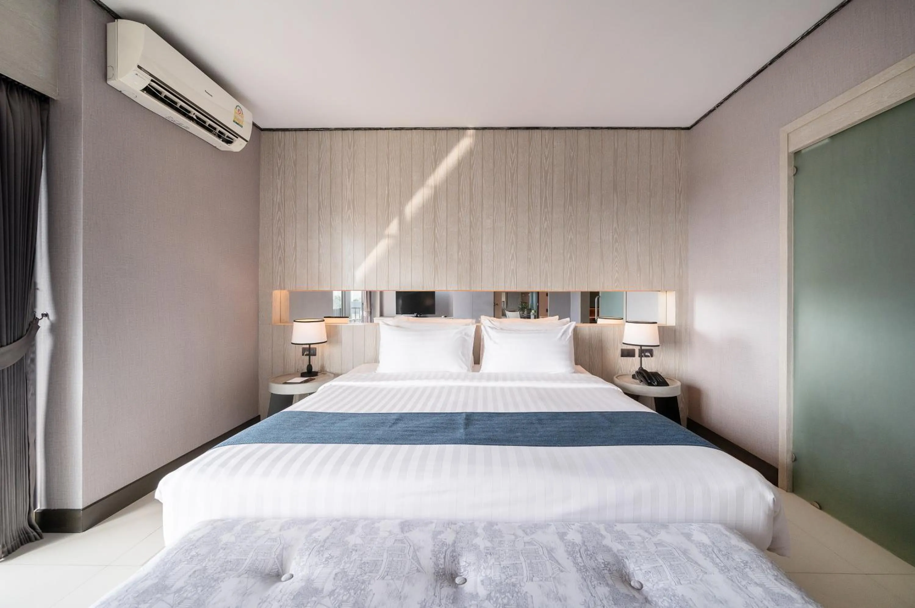 Bedroom, Bed in Manhattan Pattaya Hotel - SHA Extra Plus