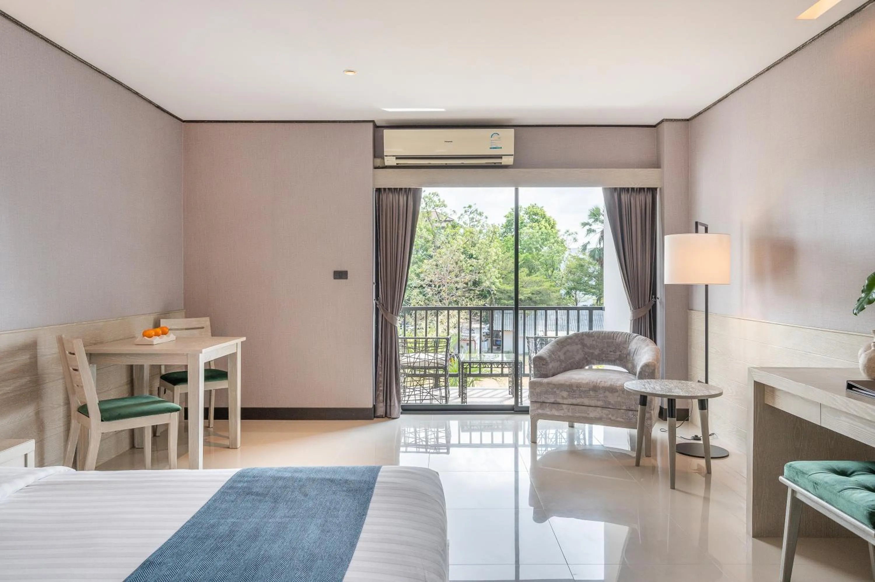 Bedroom in Manhattan Pattaya Hotel - SHA Extra Plus