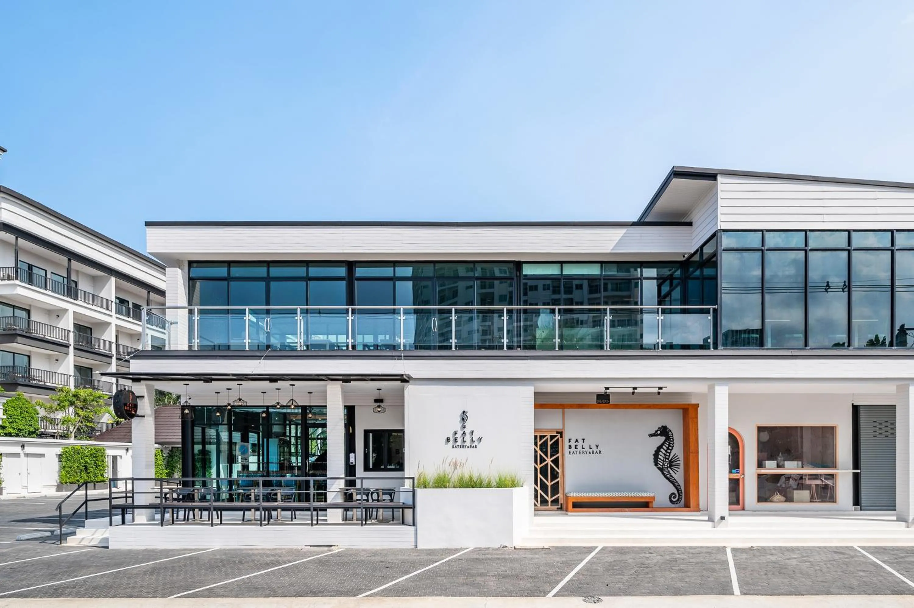 Restaurant/places to eat in Manhattan Pattaya Hotel - SHA Extra Plus