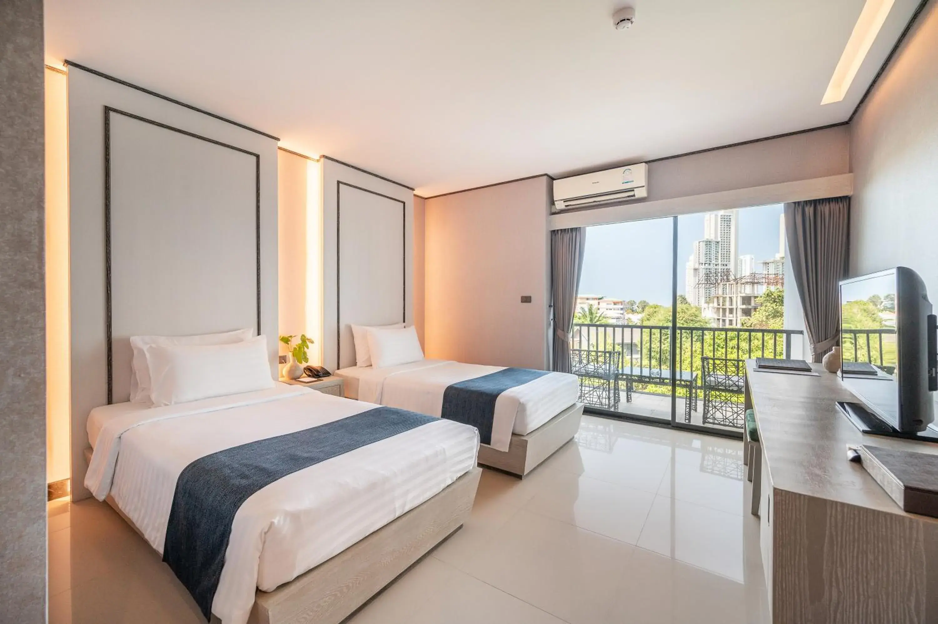 Superior Twin Room in Manhattan Pattaya Hotel - SHA Extra Plus Superior Twin Room in Manhattan Pattaya Hotel - SHA Extra Plus