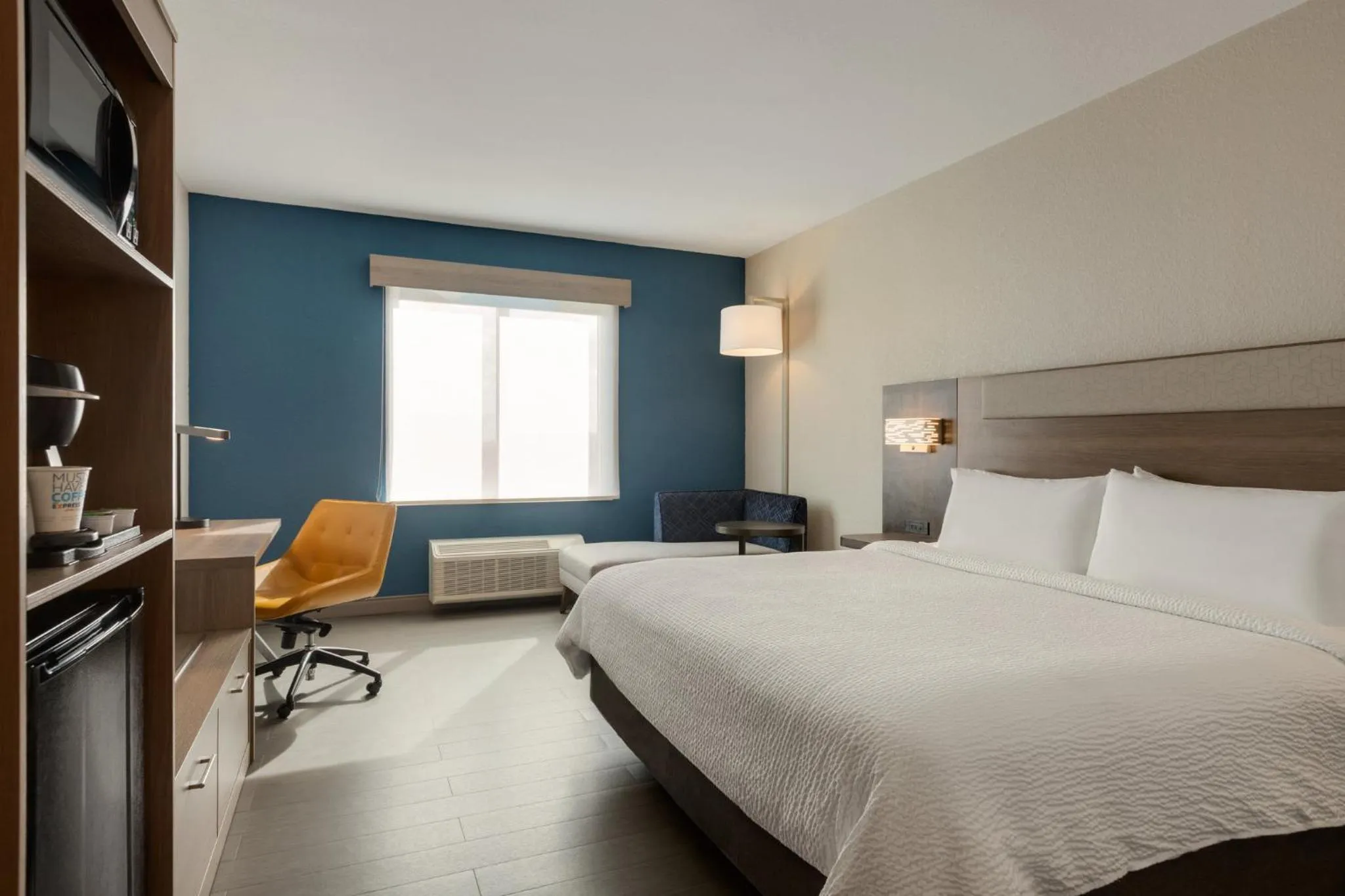 Photo of the whole room, Bed in Holiday Inn Express Fort Lauderdale Airport South by IHG