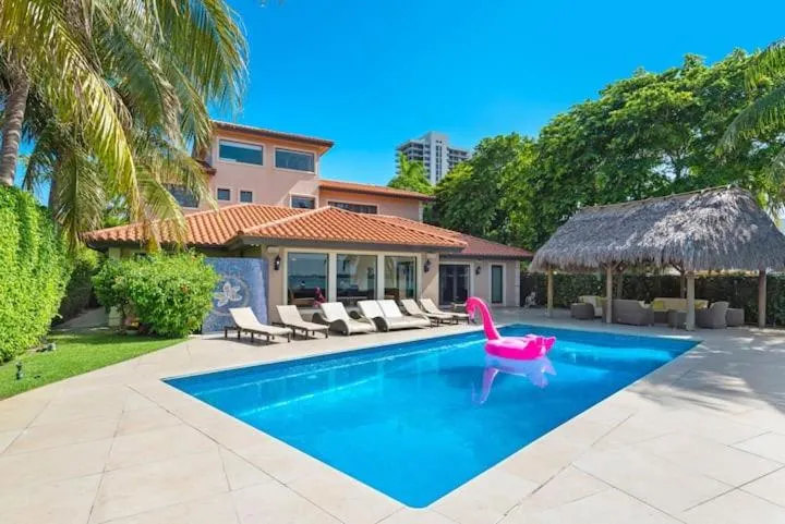 Property building in Villa Toscana - Luxury with Pool