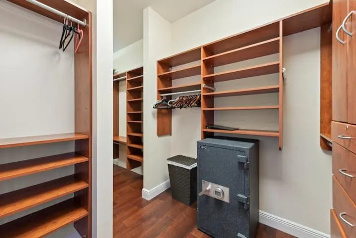 wardrobe in Villa Toscana - Luxury with Pool