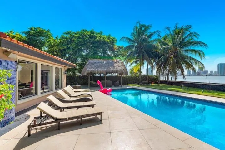 Garden in Villa Toscana - Luxury with Pool