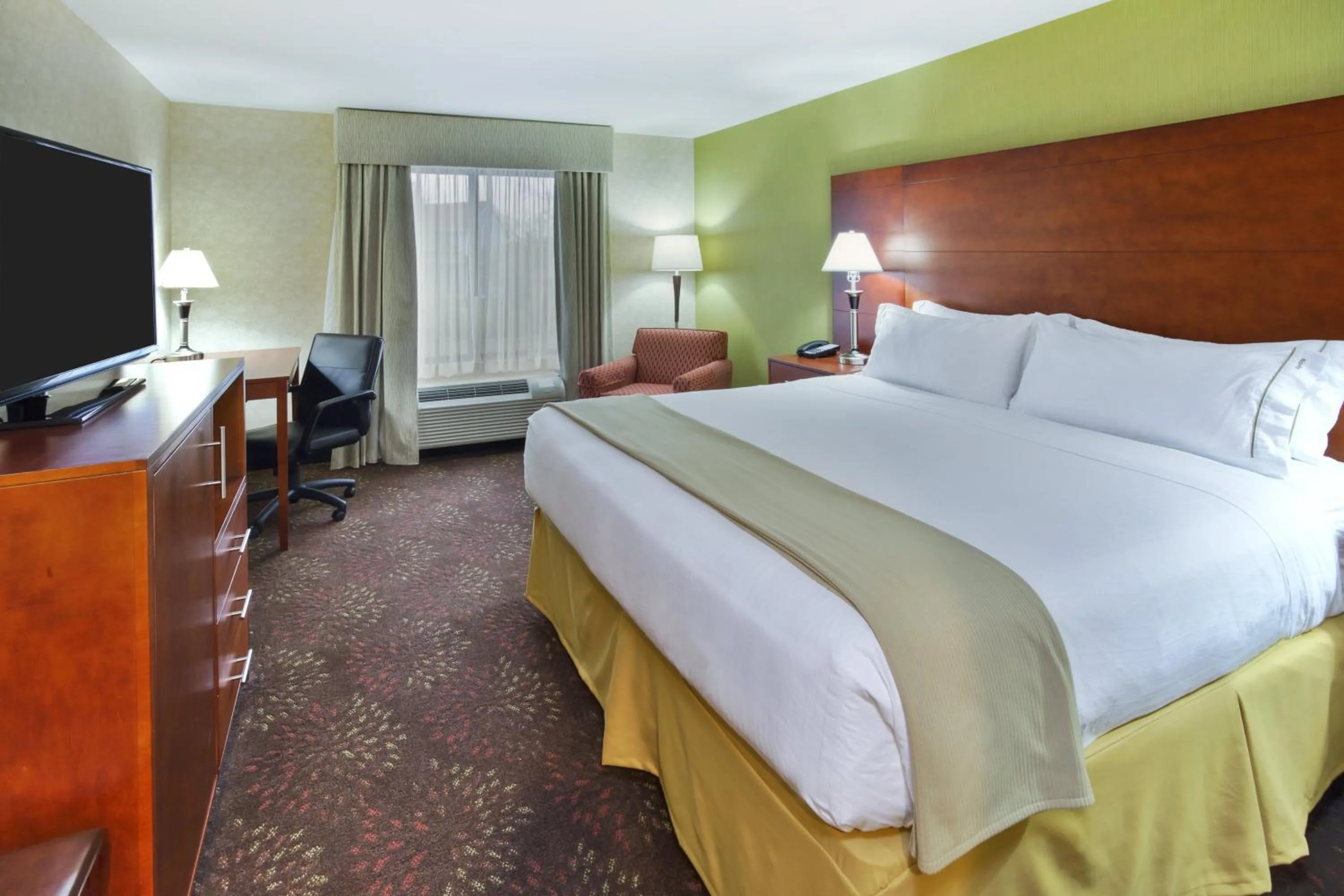 Photo of the whole room, Bed in Holiday Inn Express Frankenmuth by IHG