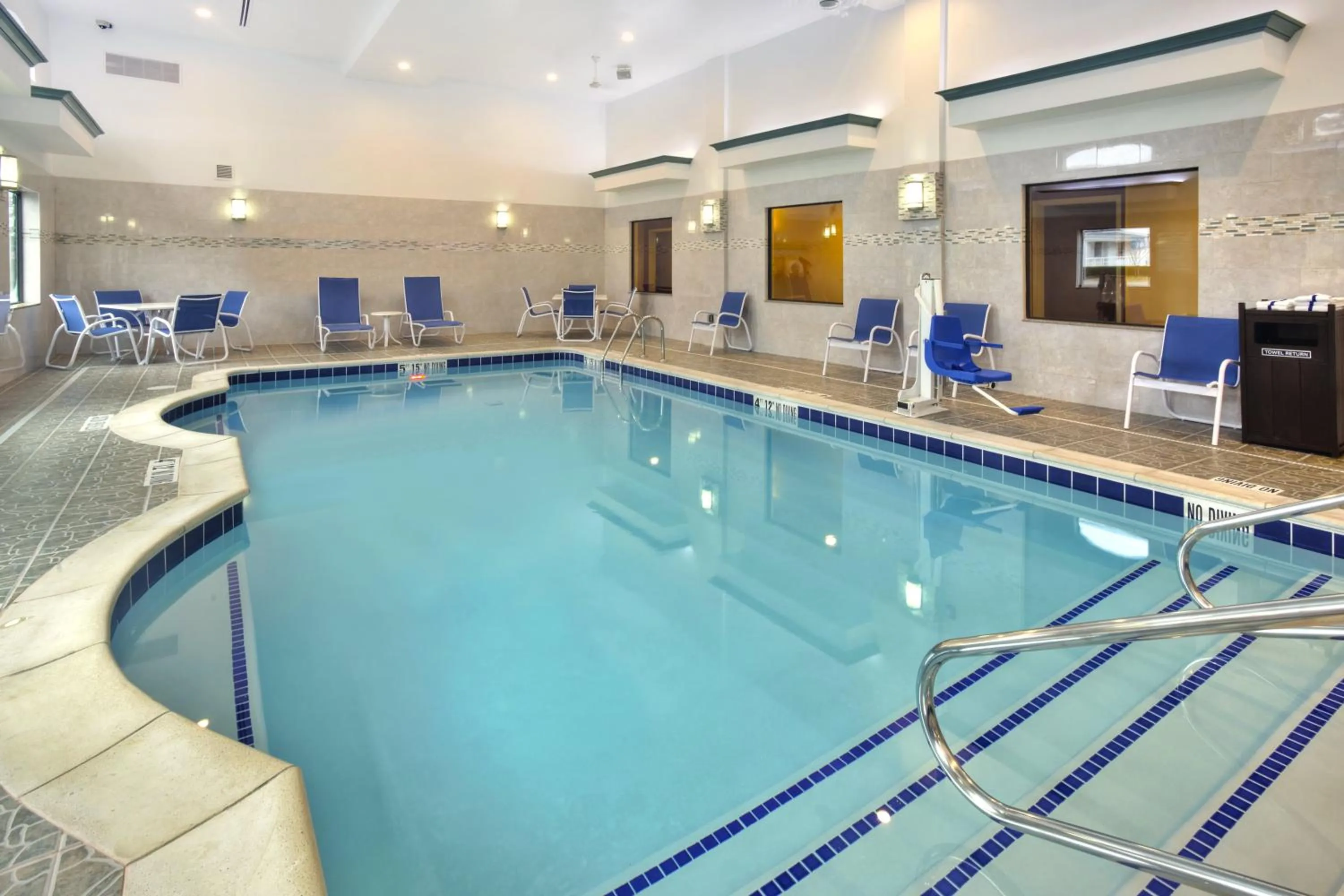 Swimming pool in Holiday Inn Express Frankenmuth by IHG