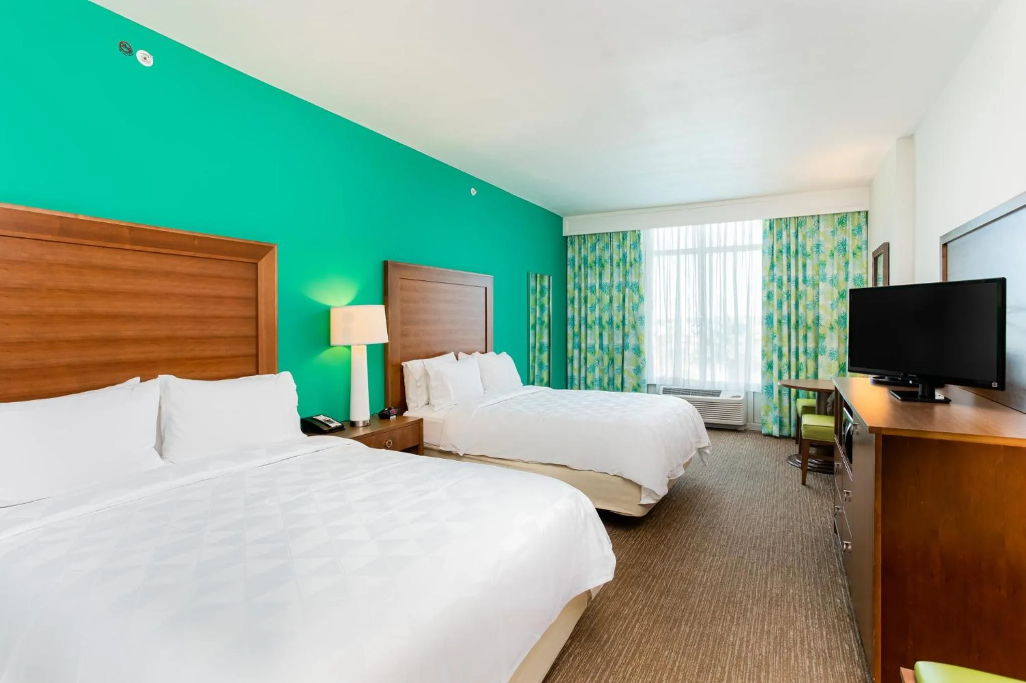 Photo of the whole room, Bed in Holiday Inn Resort Fort Walton Beach by IHG