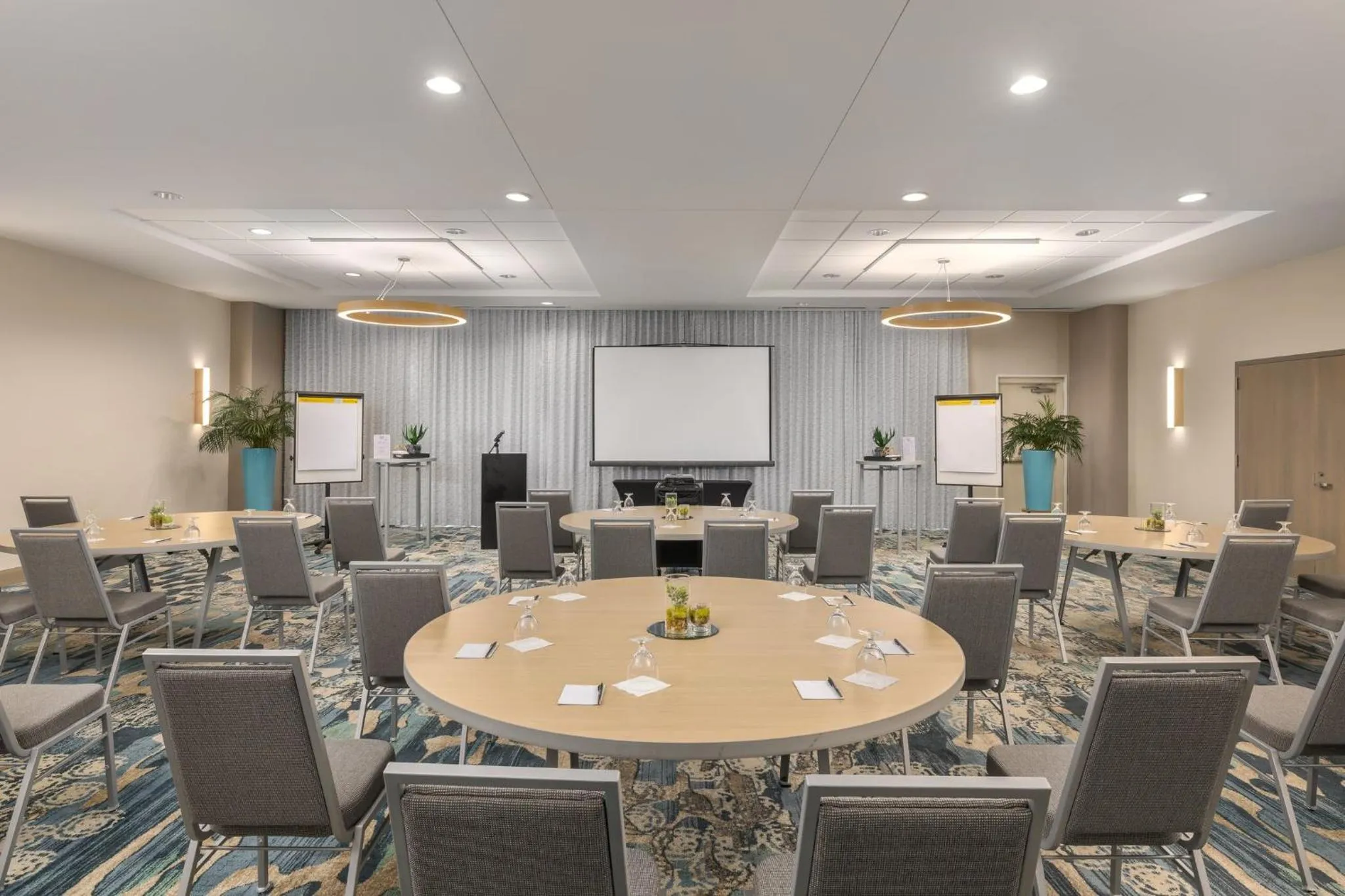 Meeting/conference room in Holiday Inn Resort Fort Walton Beach by IHG