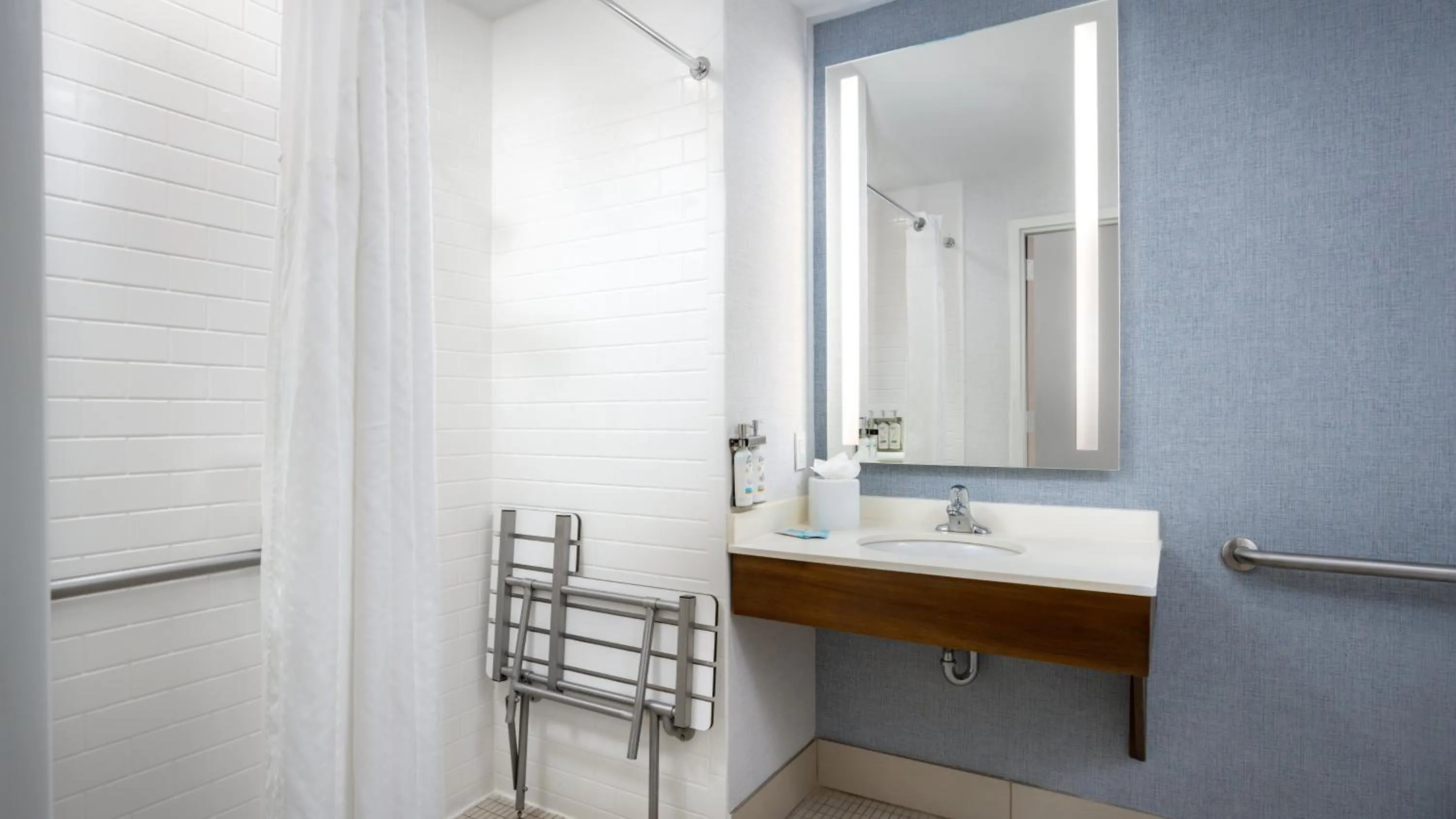 Bathroom in Holiday Inn Resort Fort Walton Beach by IHG