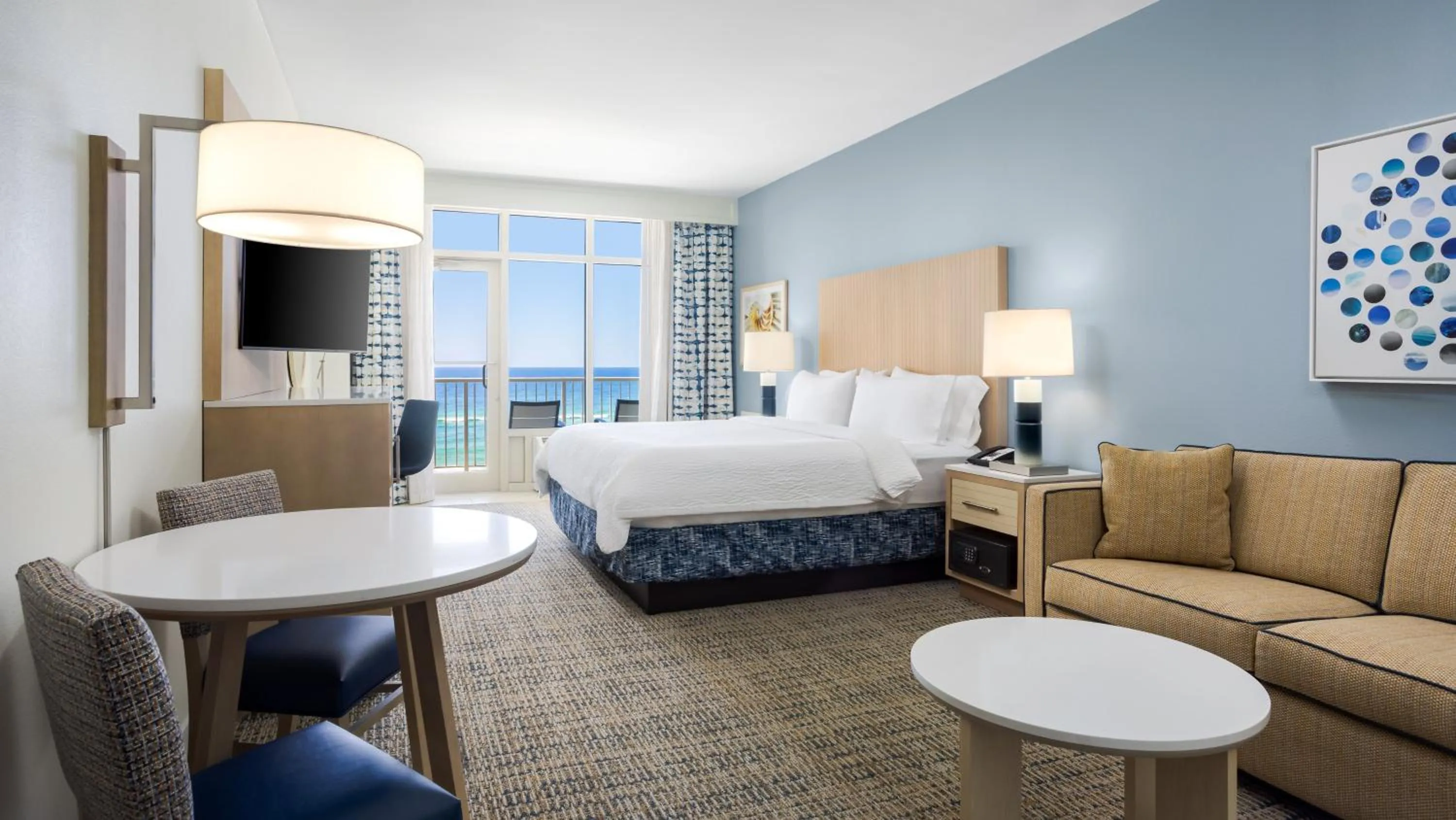 Photo of the whole room, Bed in Holiday Inn Resort Fort Walton Beach by IHG