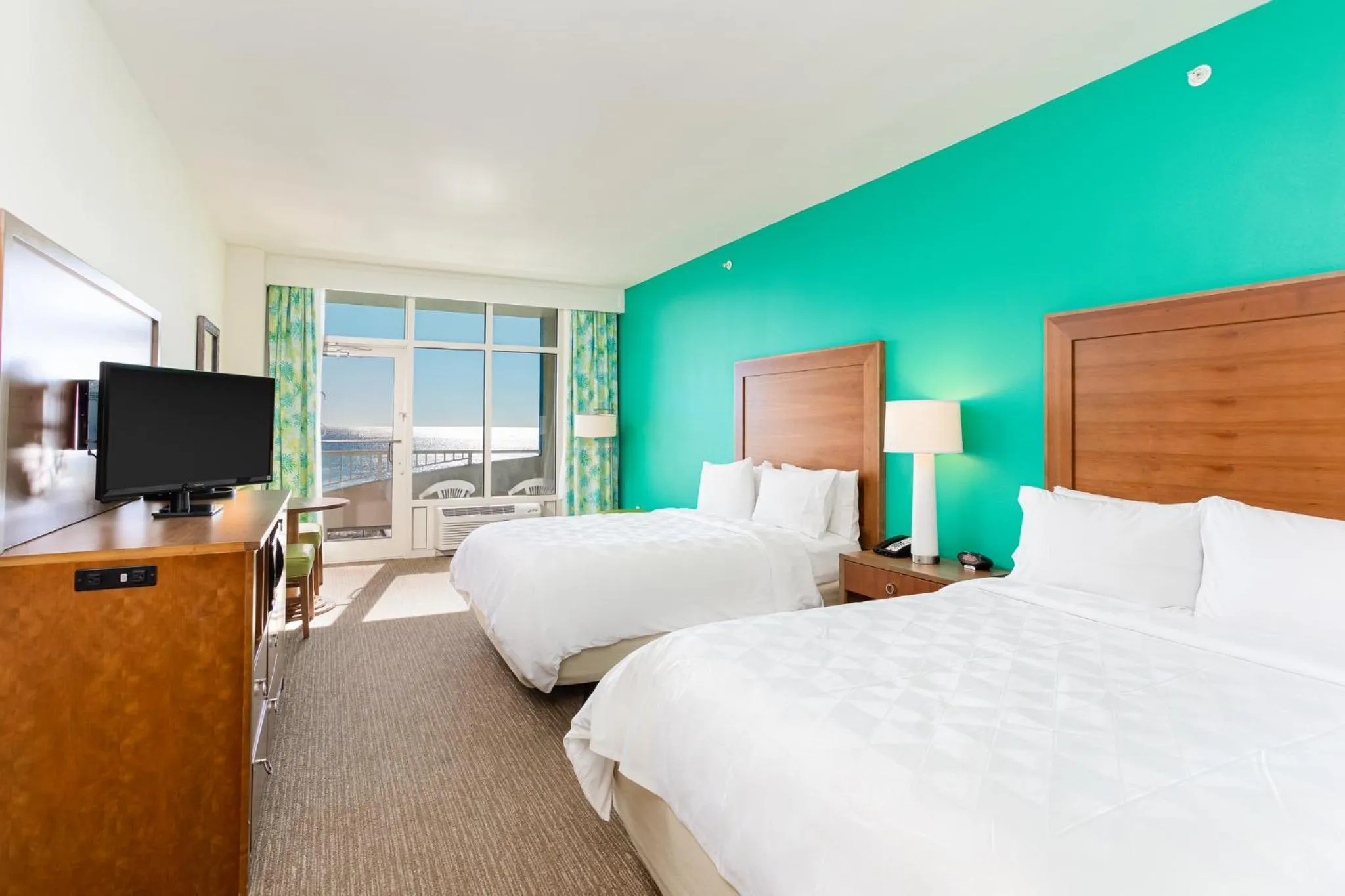 Photo of the whole room, Bed in Holiday Inn Resort Fort Walton Beach by IHG