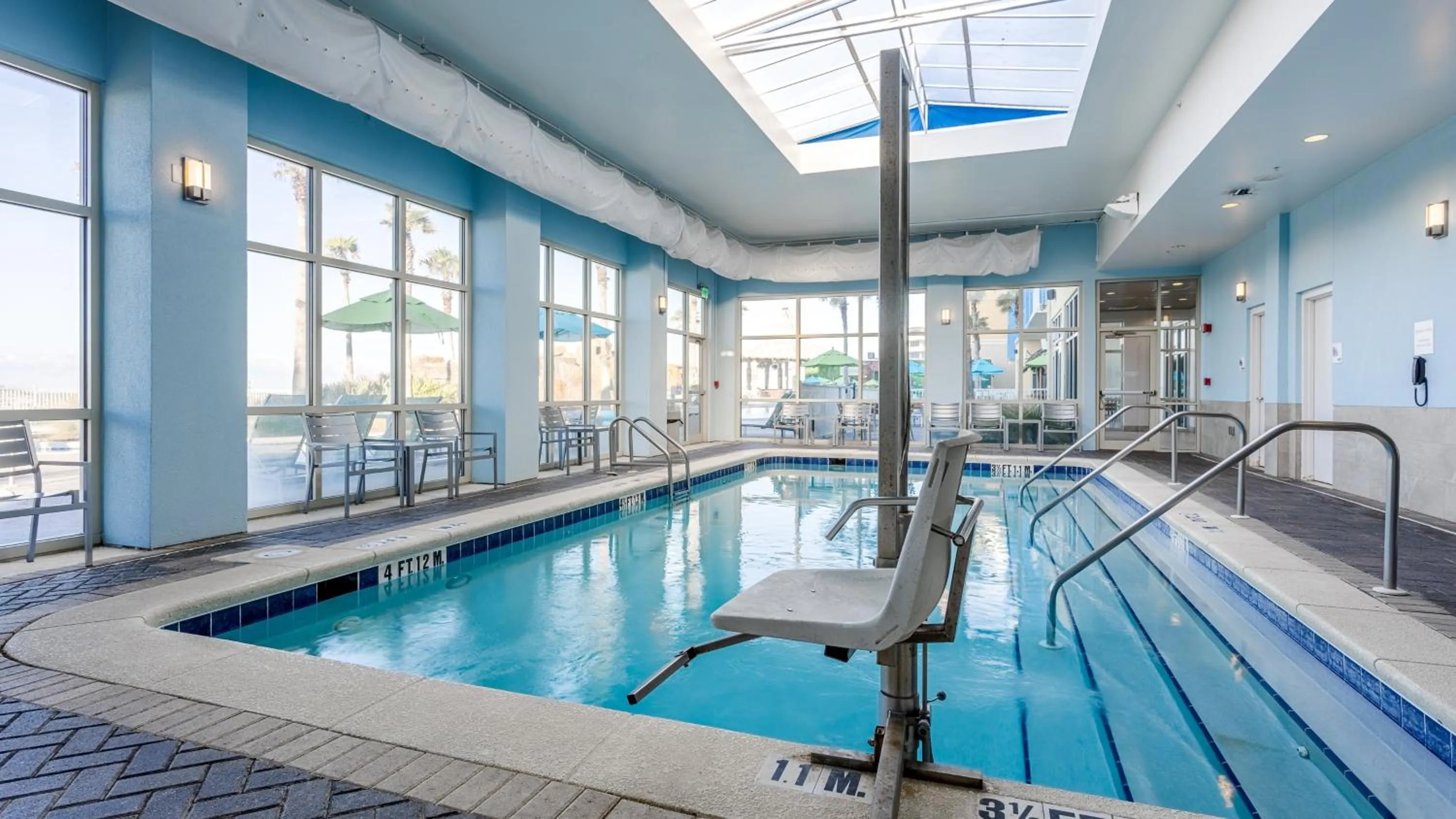 Swimming pool in Holiday Inn Resort Fort Walton Beach by IHG