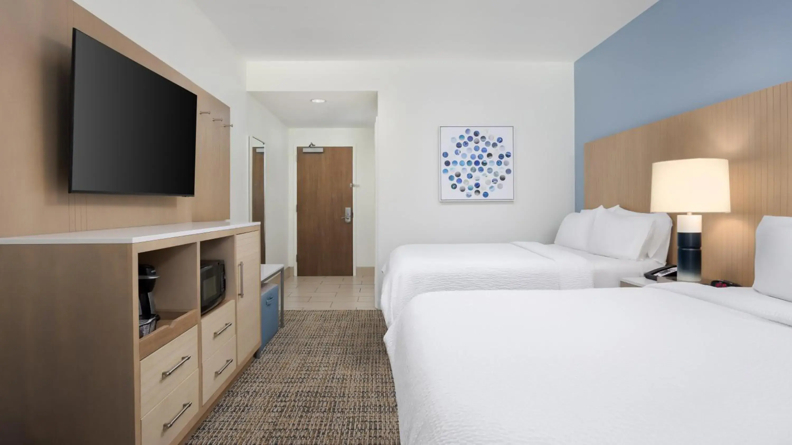 Standard Queen Room with Two Queen Beds and Mobility Accessible Roll-In Shower in Holiday Inn Resort Fort Walton Beach by IHG Standard Queen Room with Two Queen Beds and Mobility Accessible Roll-In Shower in Holiday Inn Resort Fort Walton Beach by IHG
