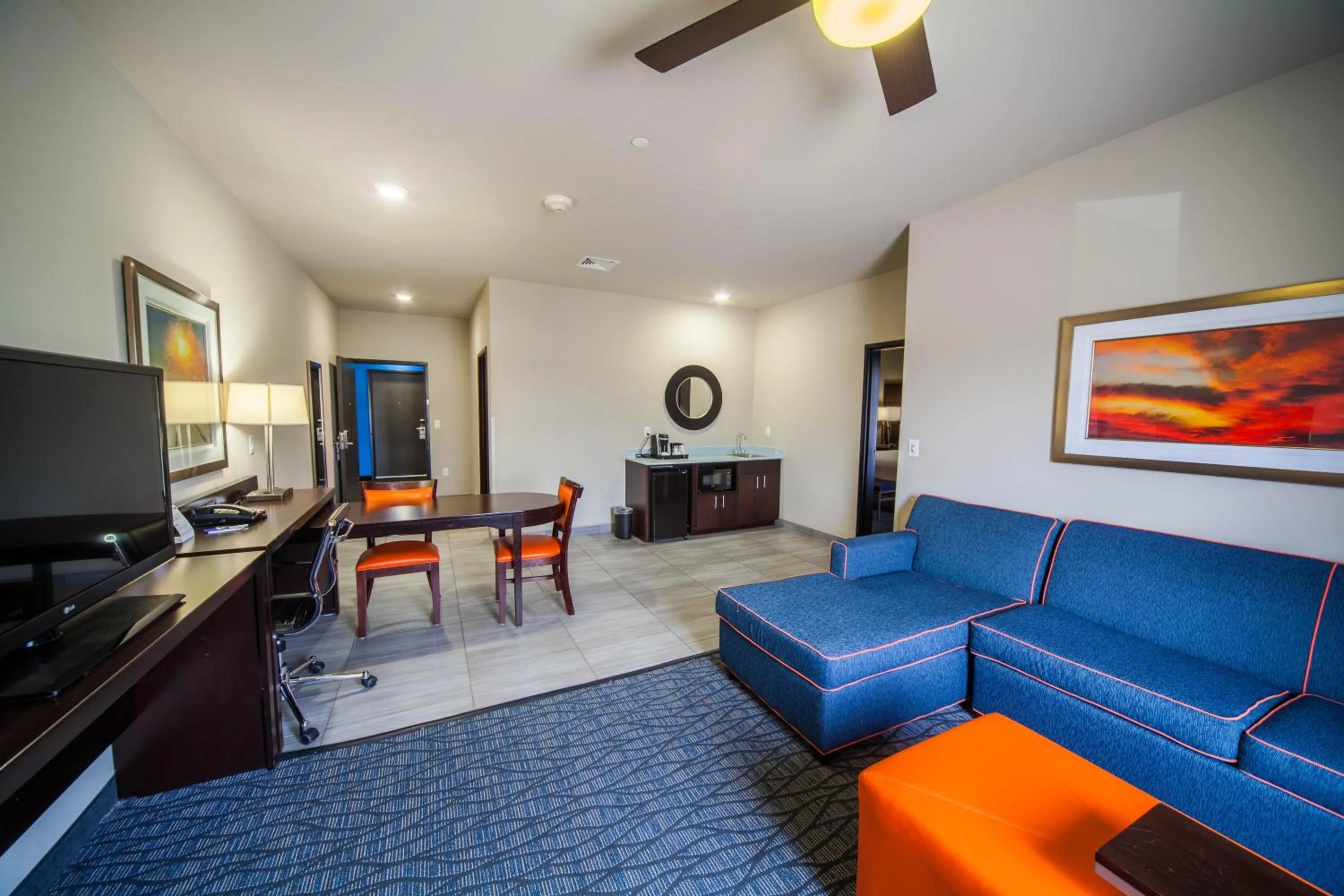 Photo of the whole room in Holiday Inn Express & Suites Oklahoma City Southeast - I-35 by IHG
