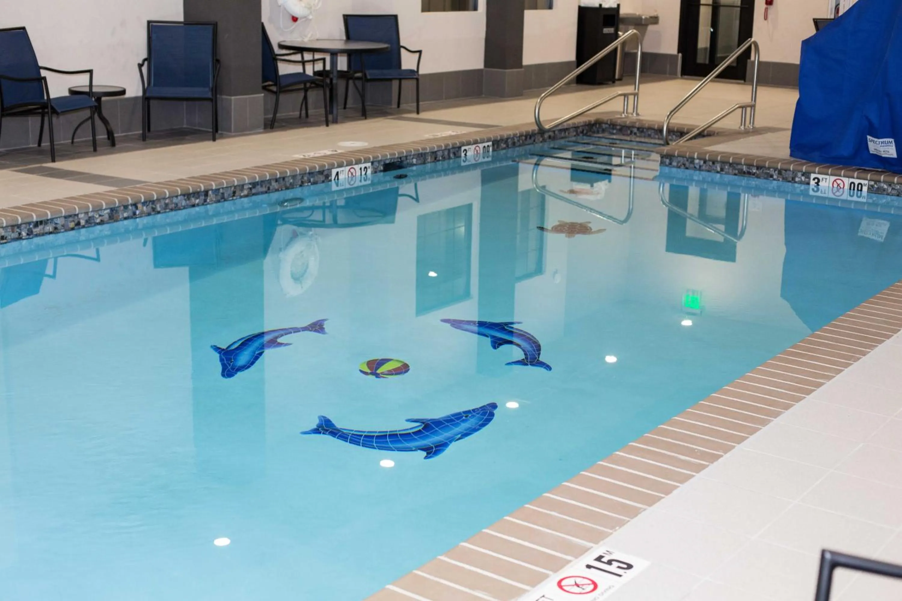 Swimming pool in Holiday Inn Express & Suites Oklahoma City Southeast - I-35 by IHG