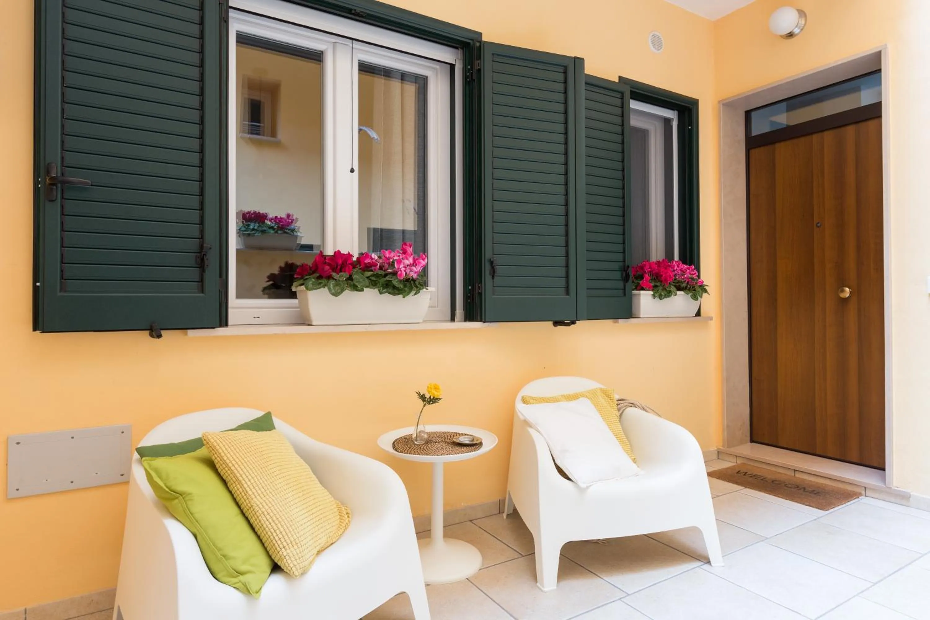 Facade/entrance in Isola Blu