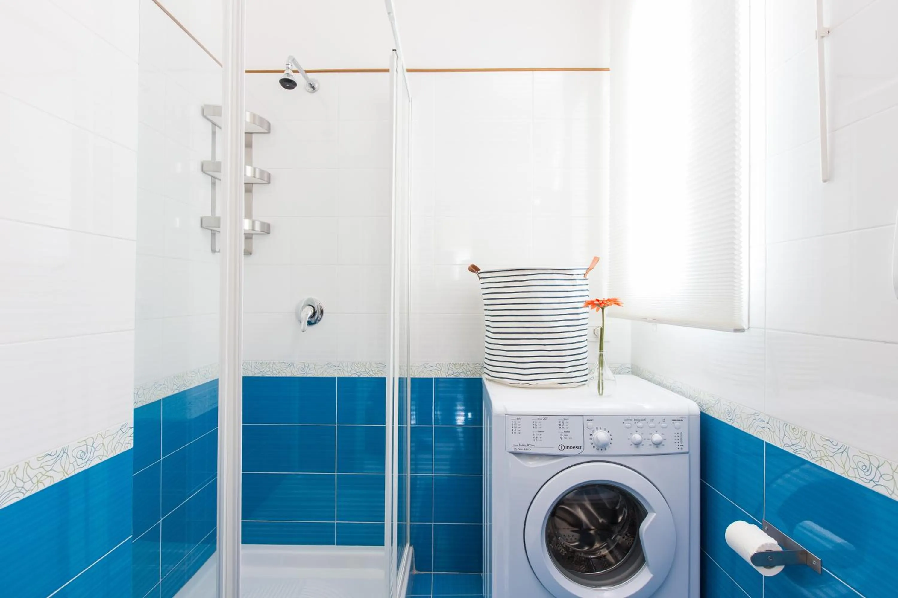 Photo of the whole room in Isola Blu