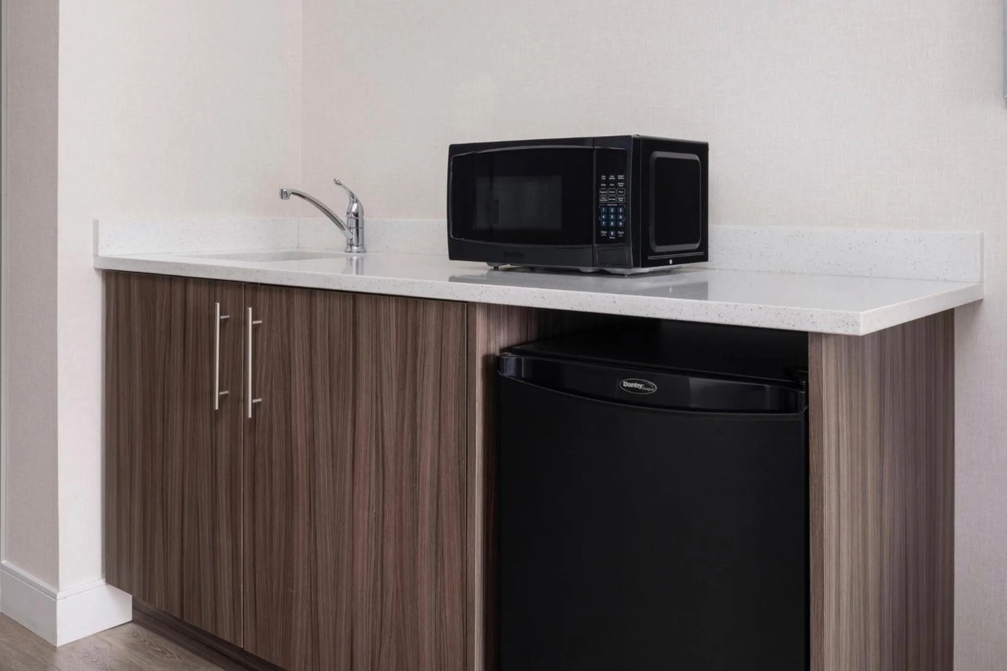 pet friendly in Best Western Plus Gateway to the Falls