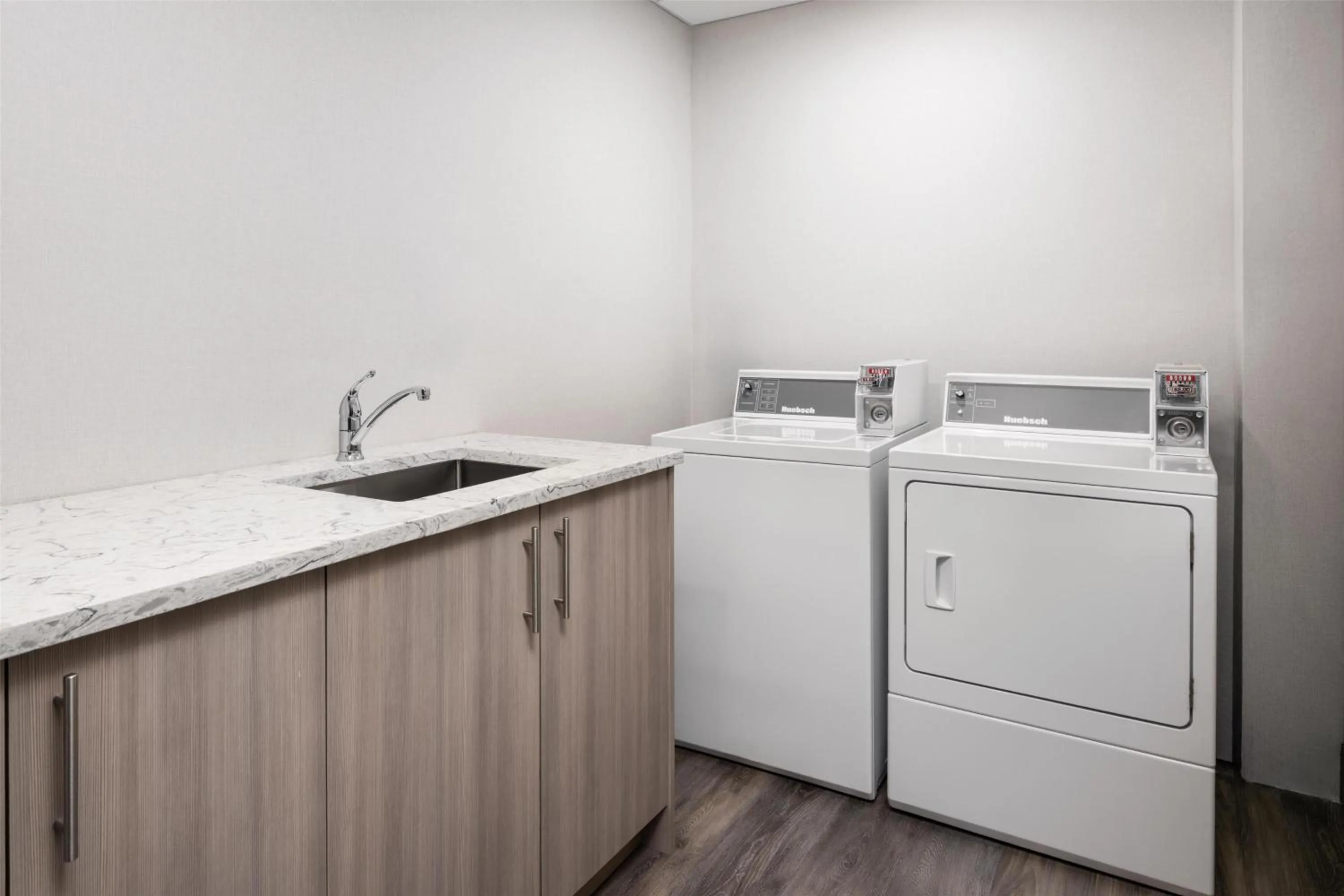 laundry in Best Western Plus Gateway to the Falls