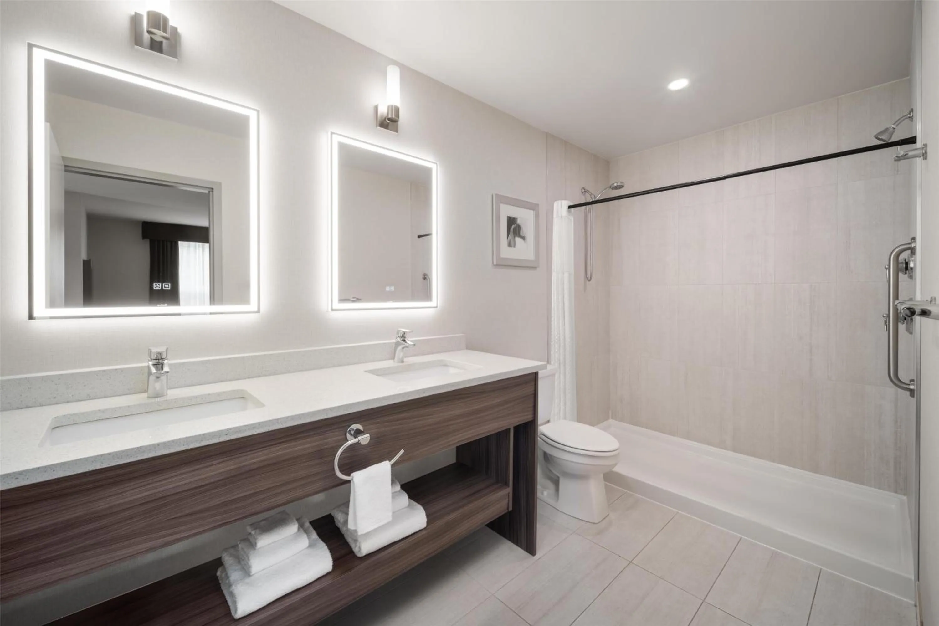 Bathroom in Best Western Plus Gateway to the Falls