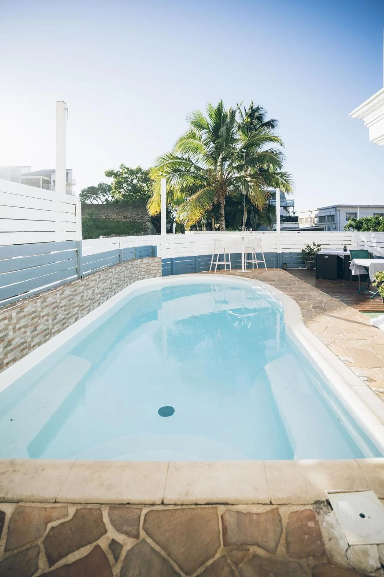 Swimming pool in Lindsey Hôtel