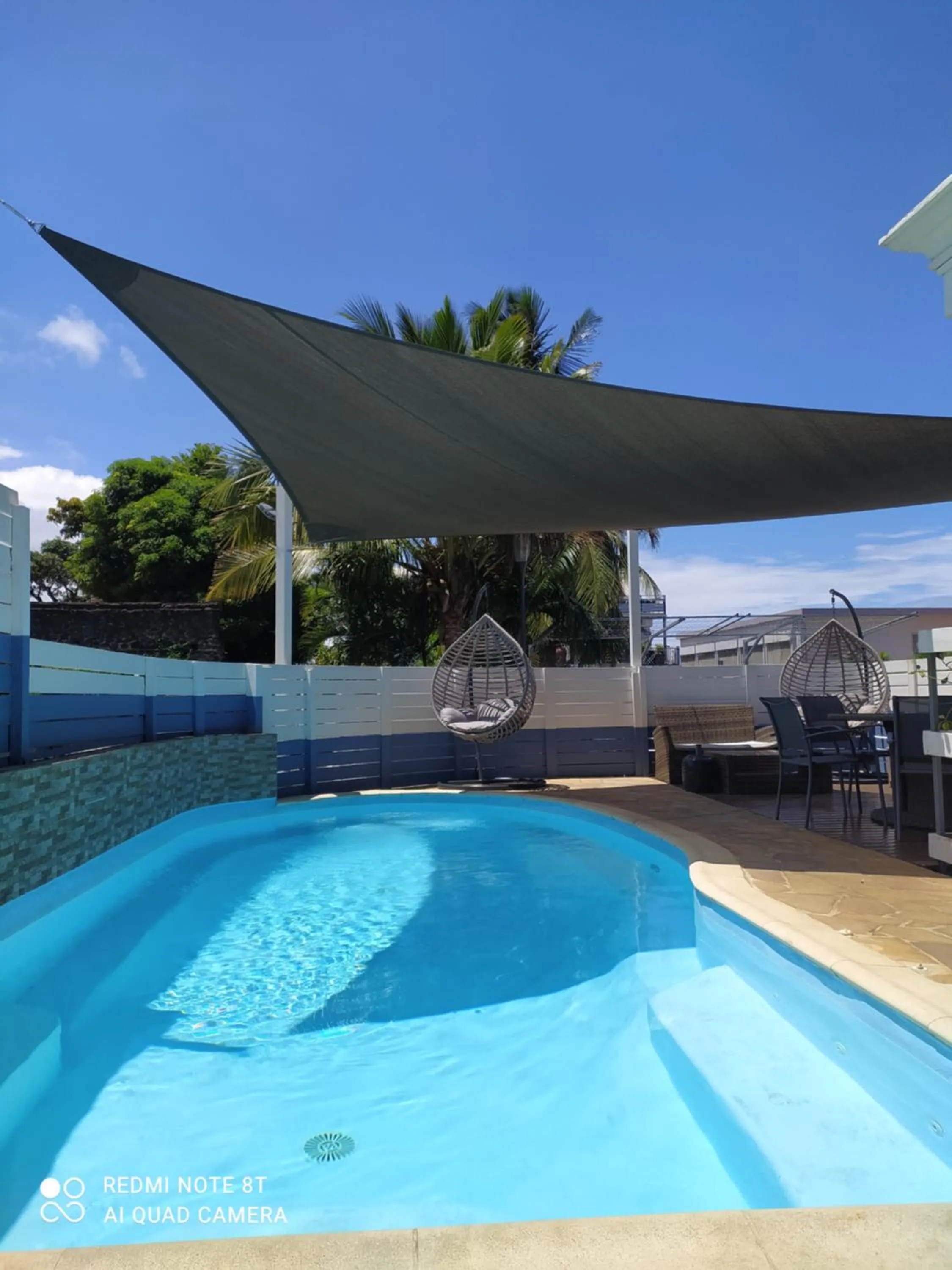 Swimming pool in Lindsey Hôtel