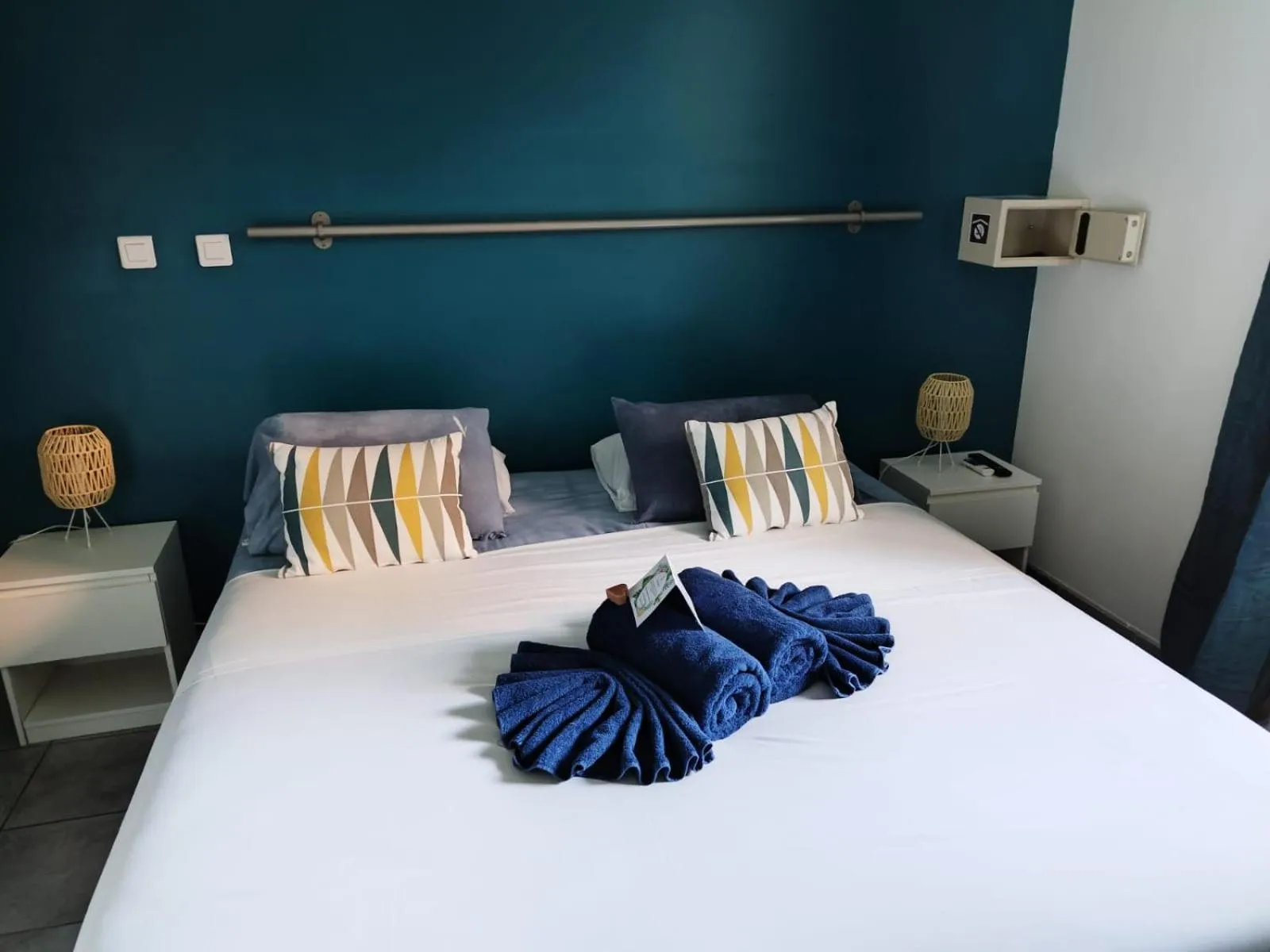 Bedroom, Bed in Lindsey Hôtel