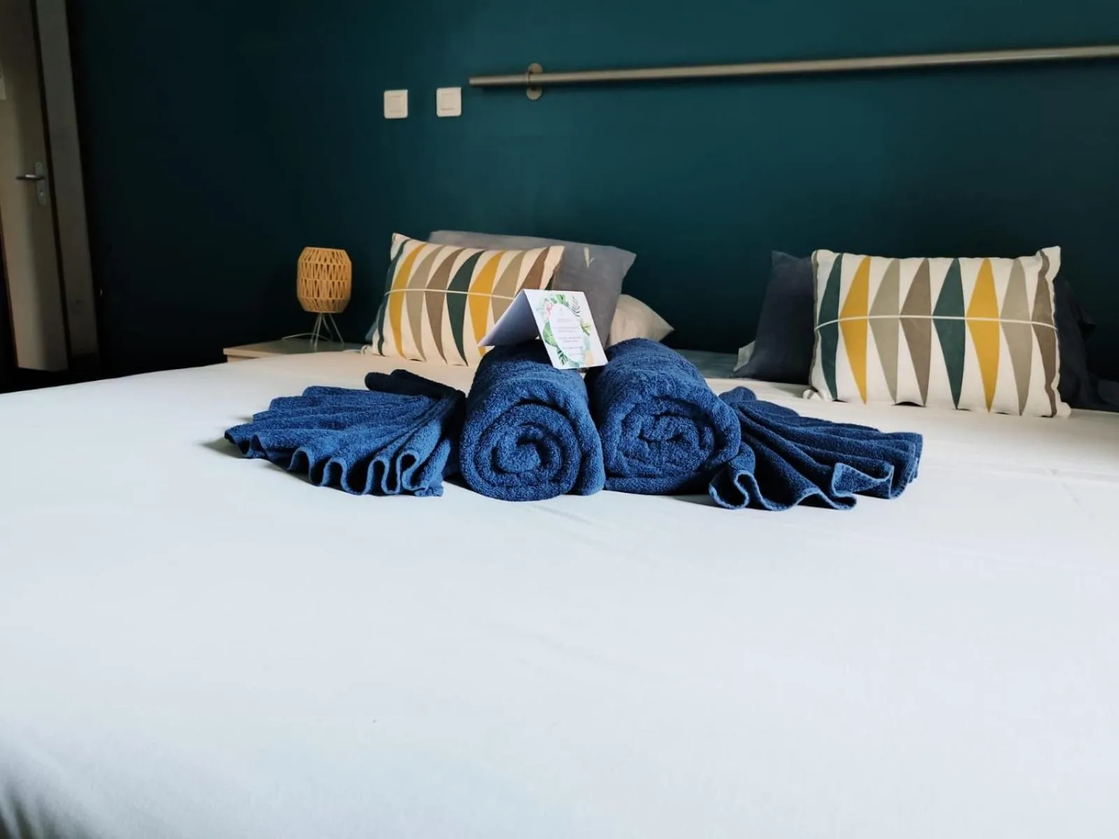 Photo of the whole room, Bed in Lindsey Hôtel