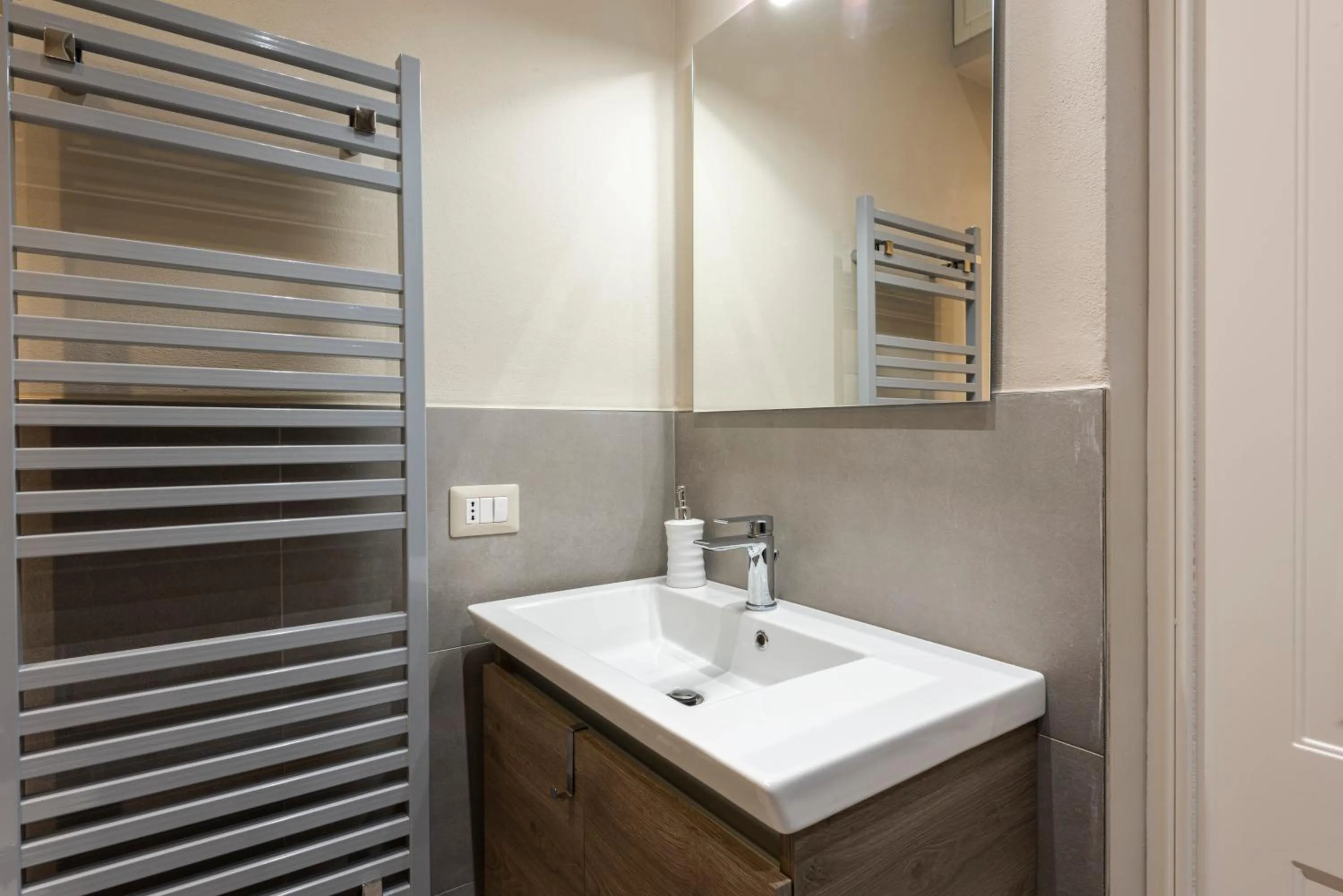 Bathroom in Michelangelo Hideaway by Mmega