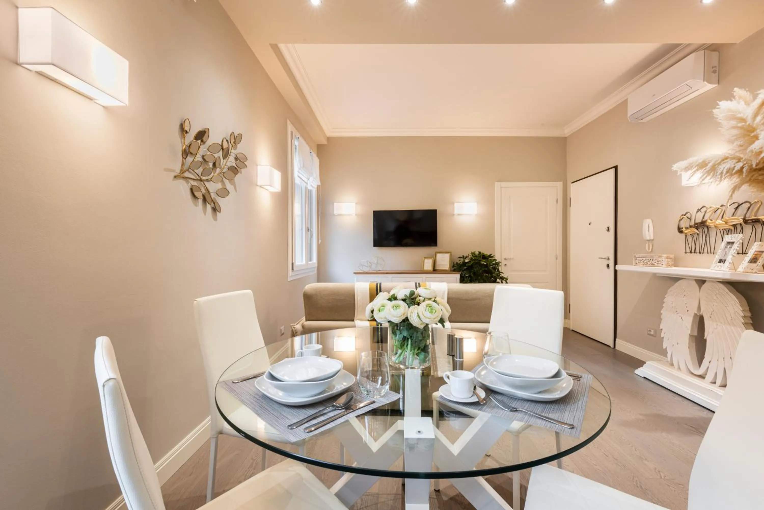 Dining area in Michelangelo Hideaway by Mmega