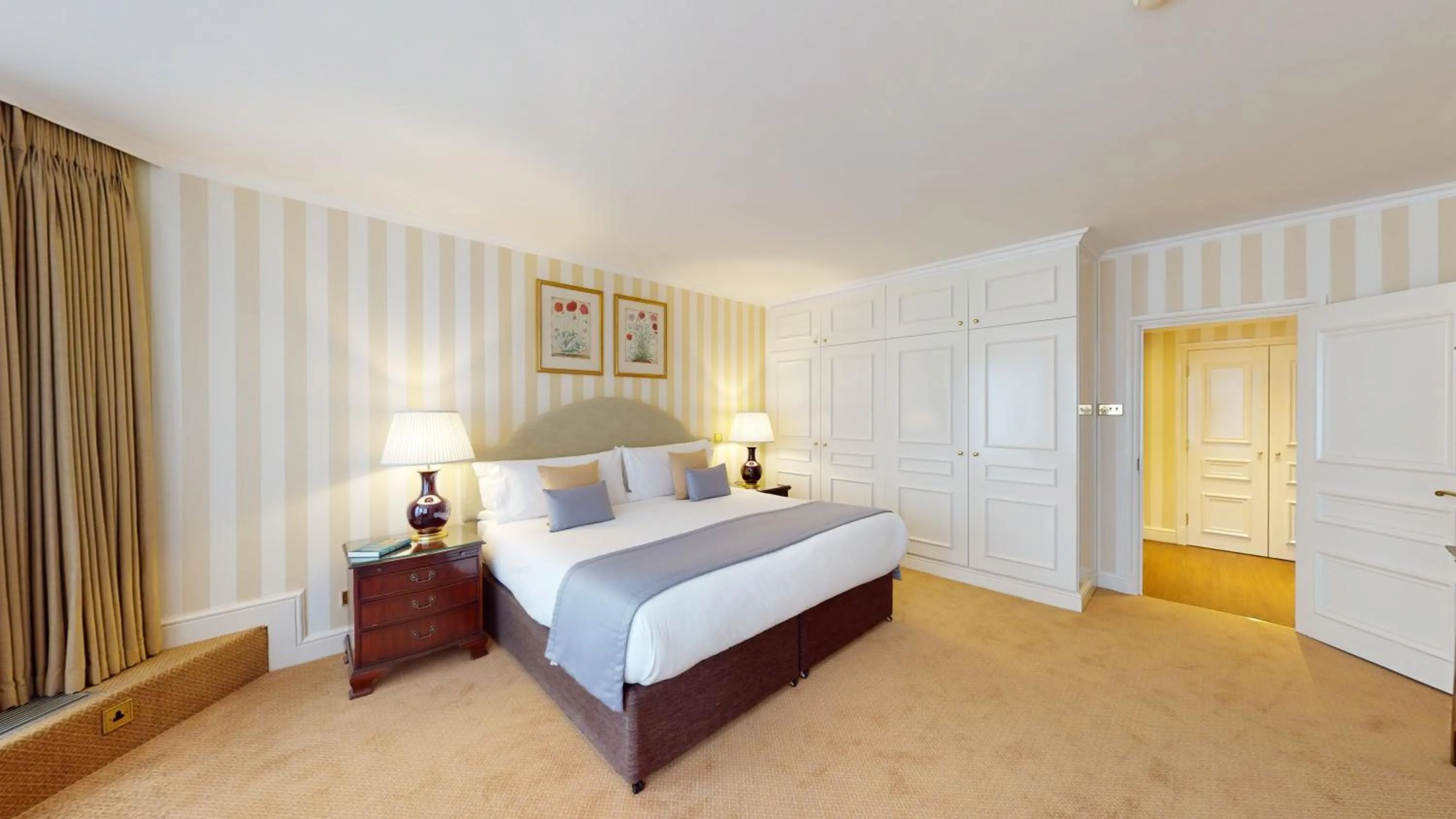 Bed in Cheval Thorney Court at Hyde Park