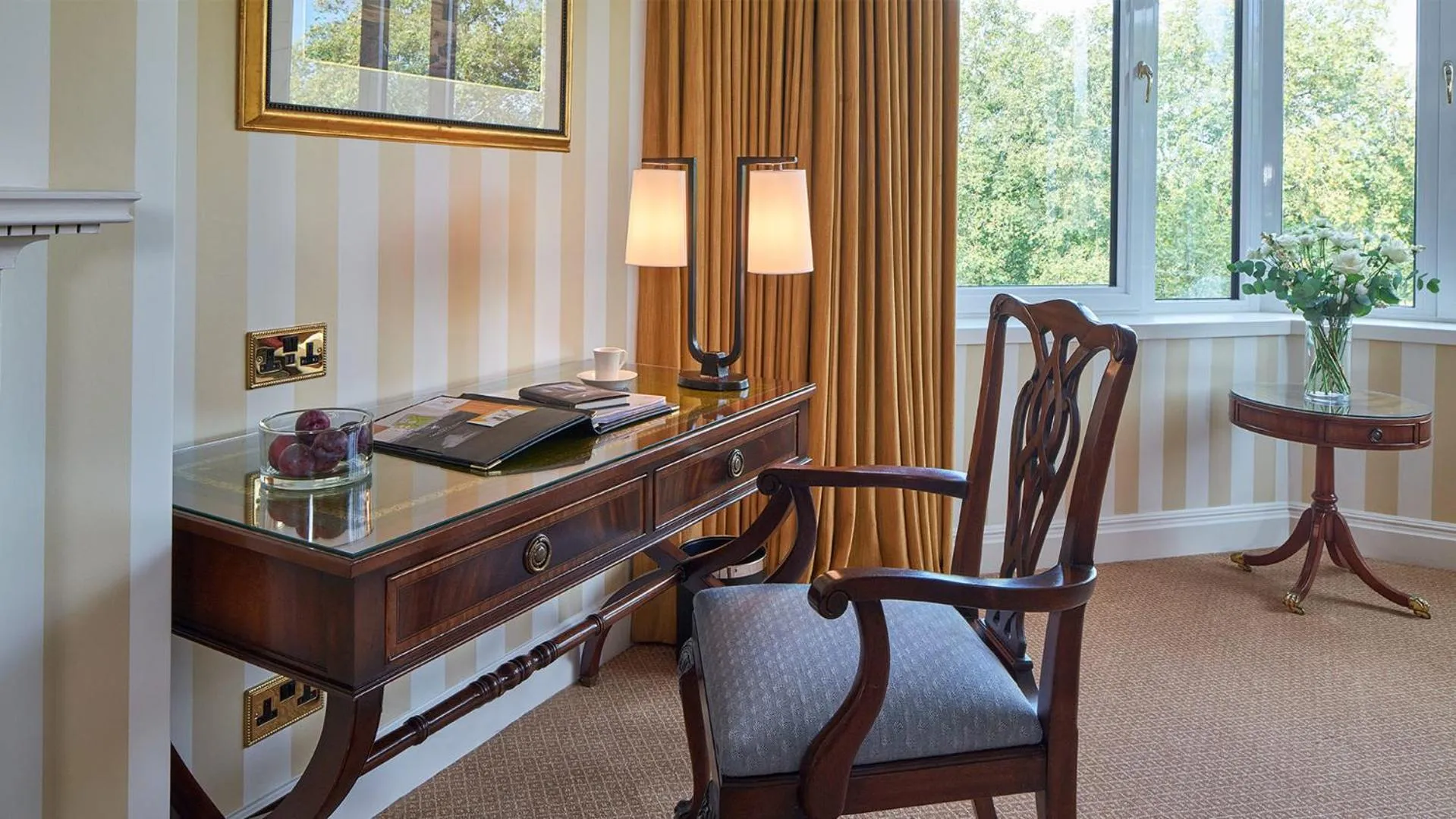 Seating area in Cheval Thorney Court at Hyde Park