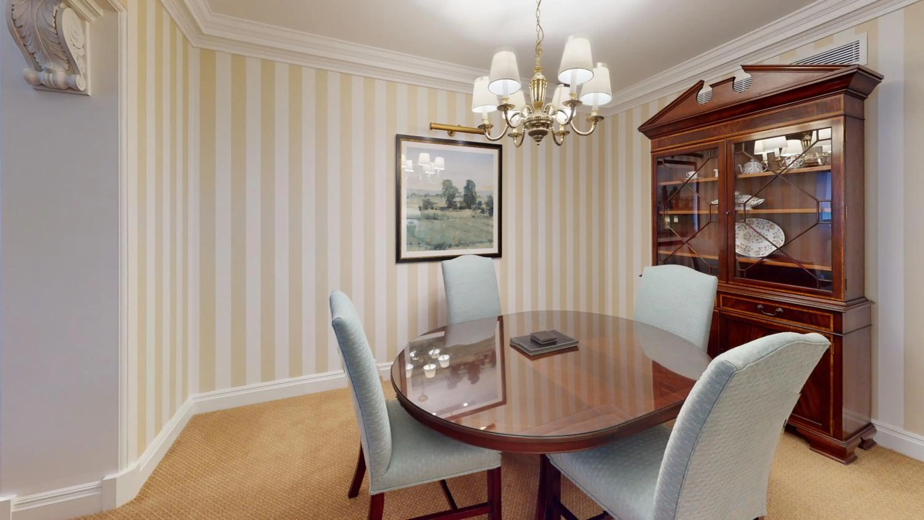 Living room in Cheval Thorney Court at Hyde Park