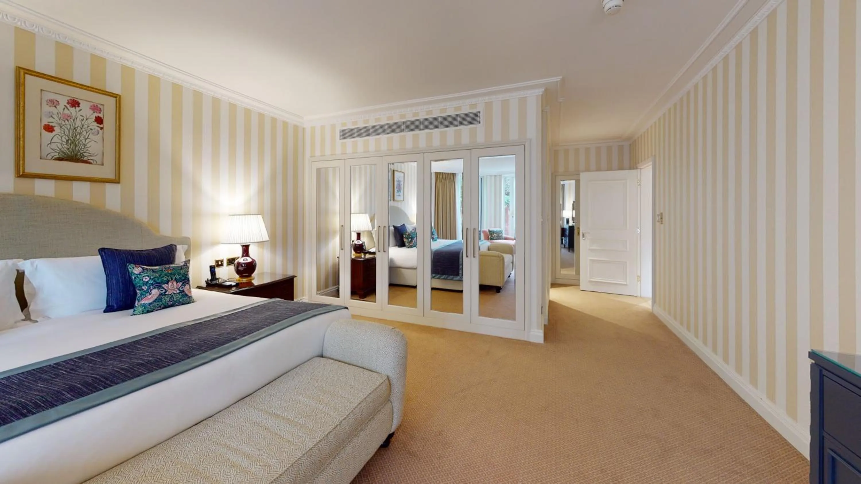 Bed in Cheval Thorney Court at Hyde Park