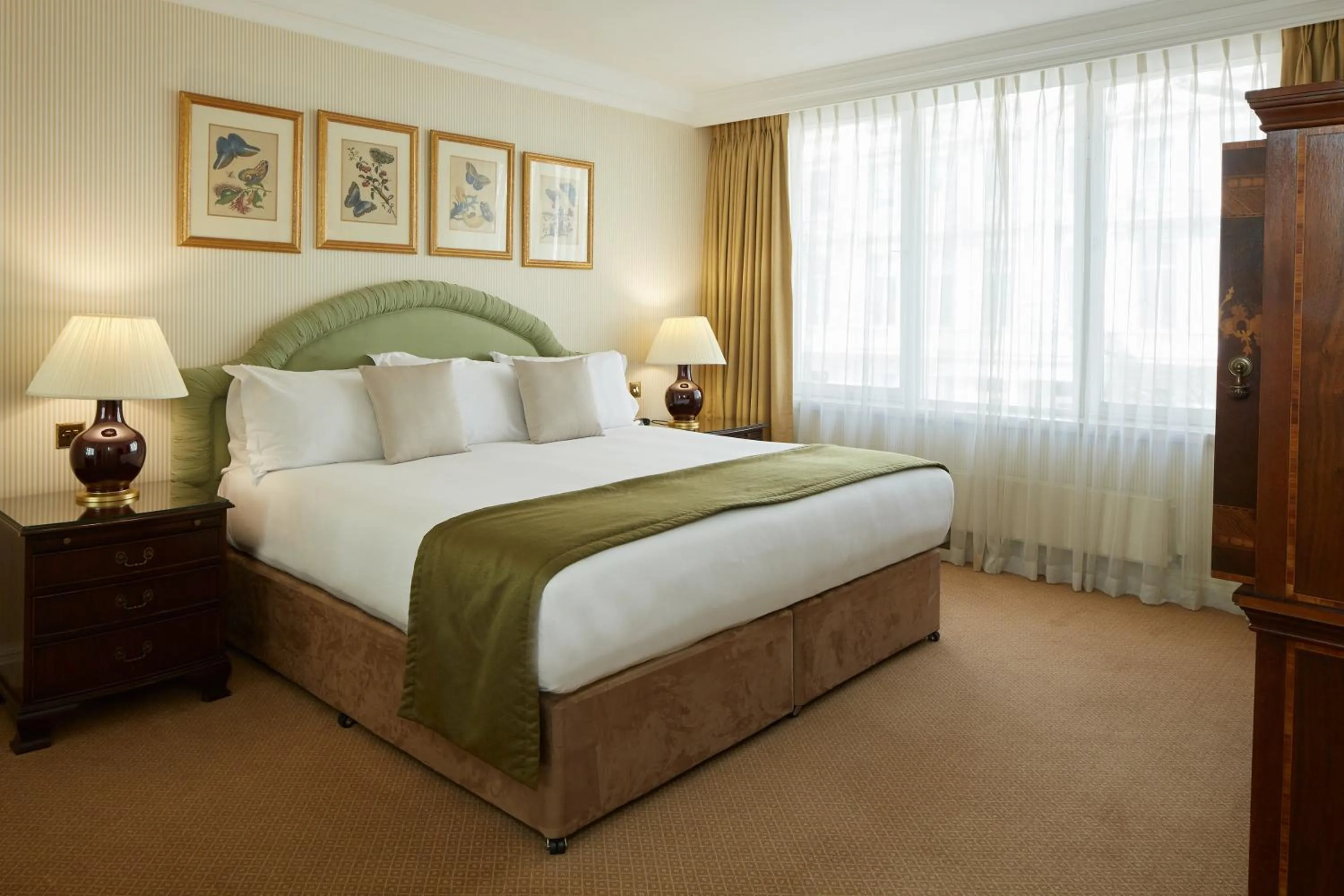 Bed in Cheval Thorney Court at Hyde Park