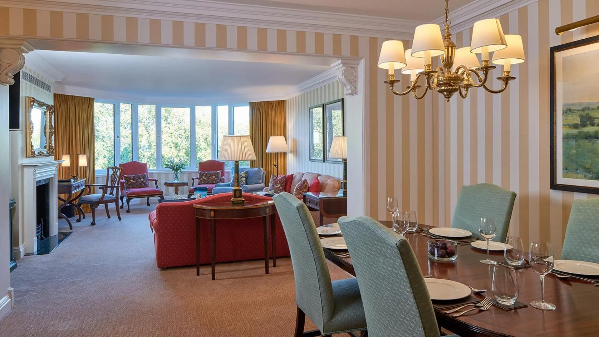 Living room in Cheval Thorney Court at Hyde Park