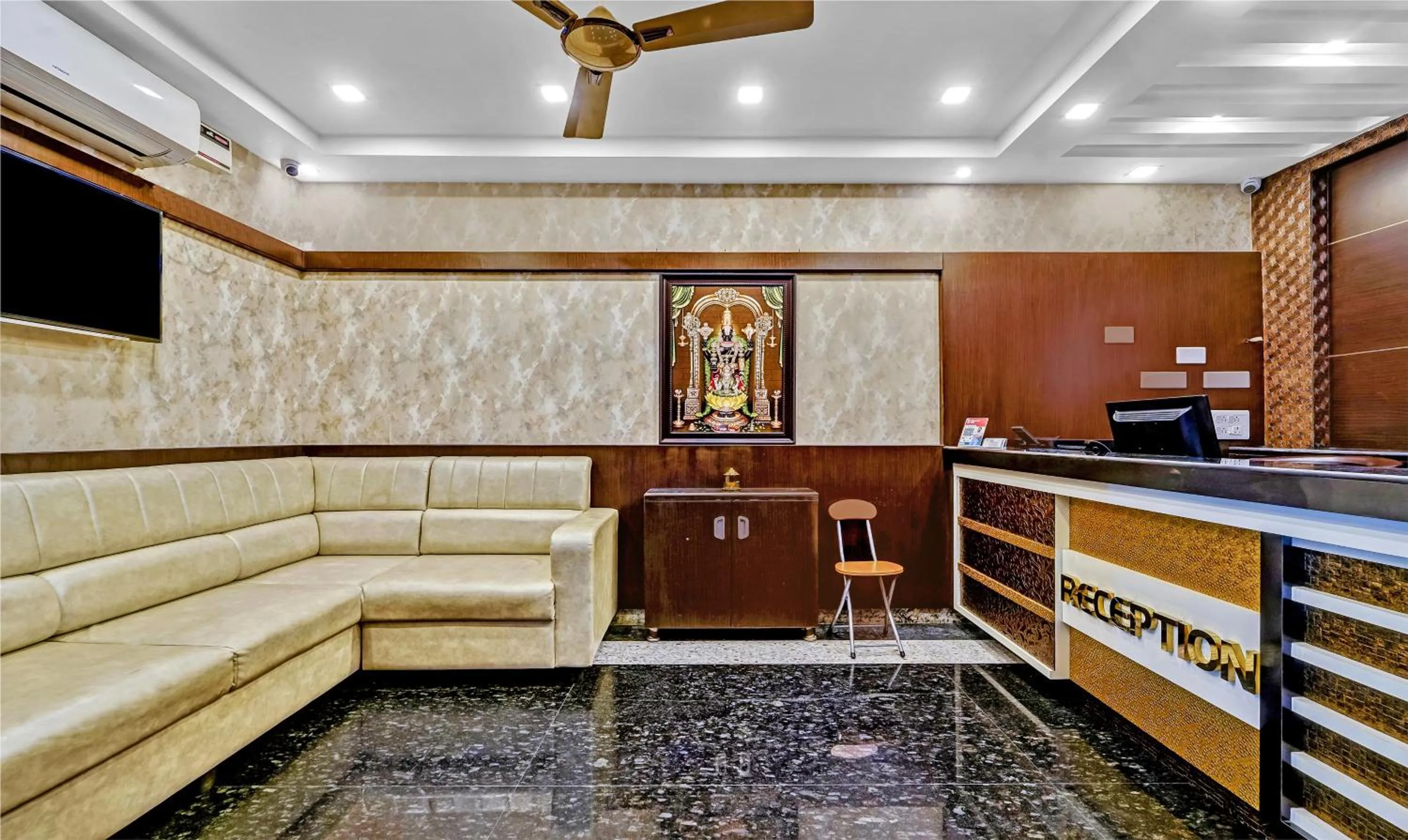 Lobby or reception in Treebo Sripadha Residency Alipiri Road