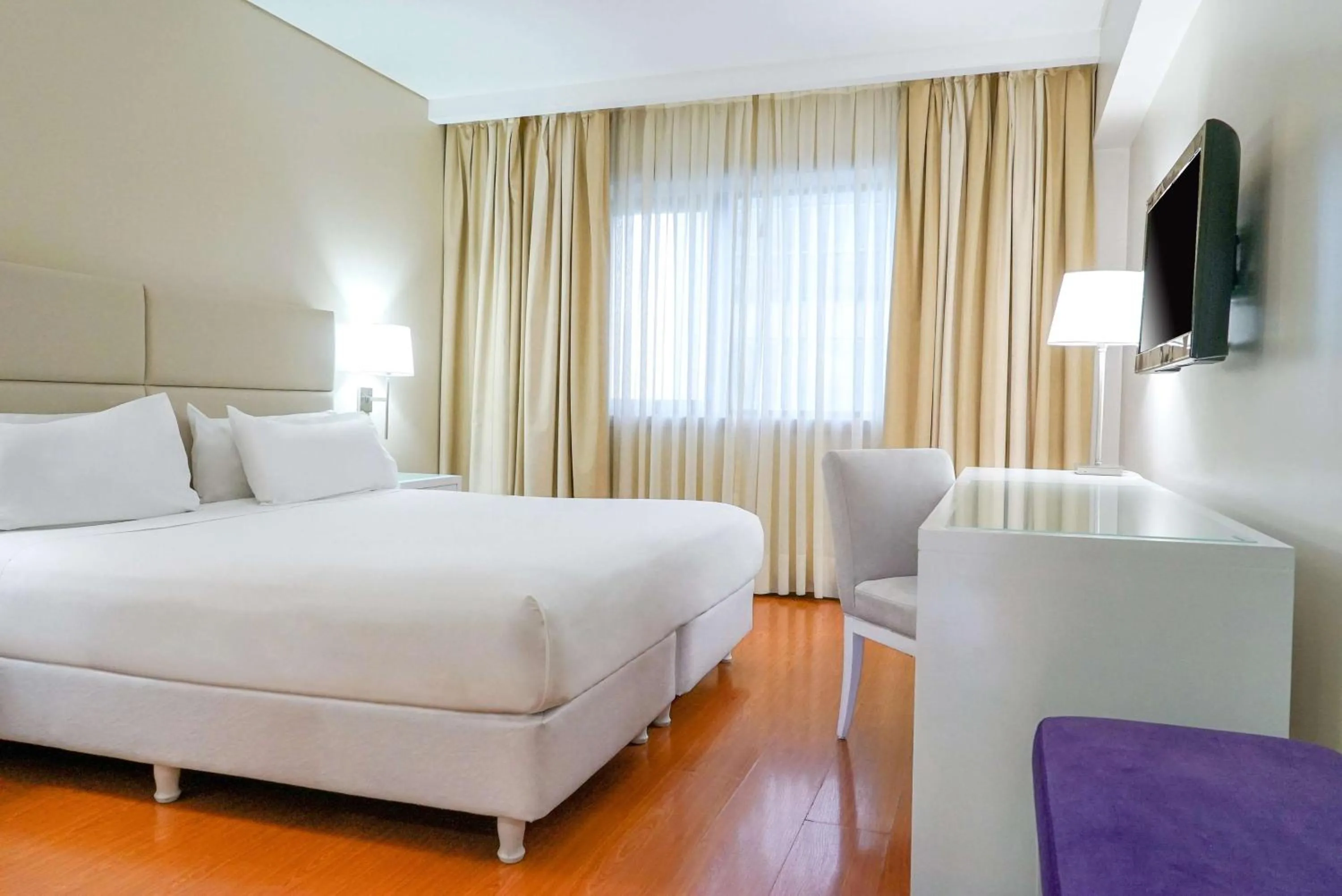 Bedroom, Bed in NH Mendoza Cordillera